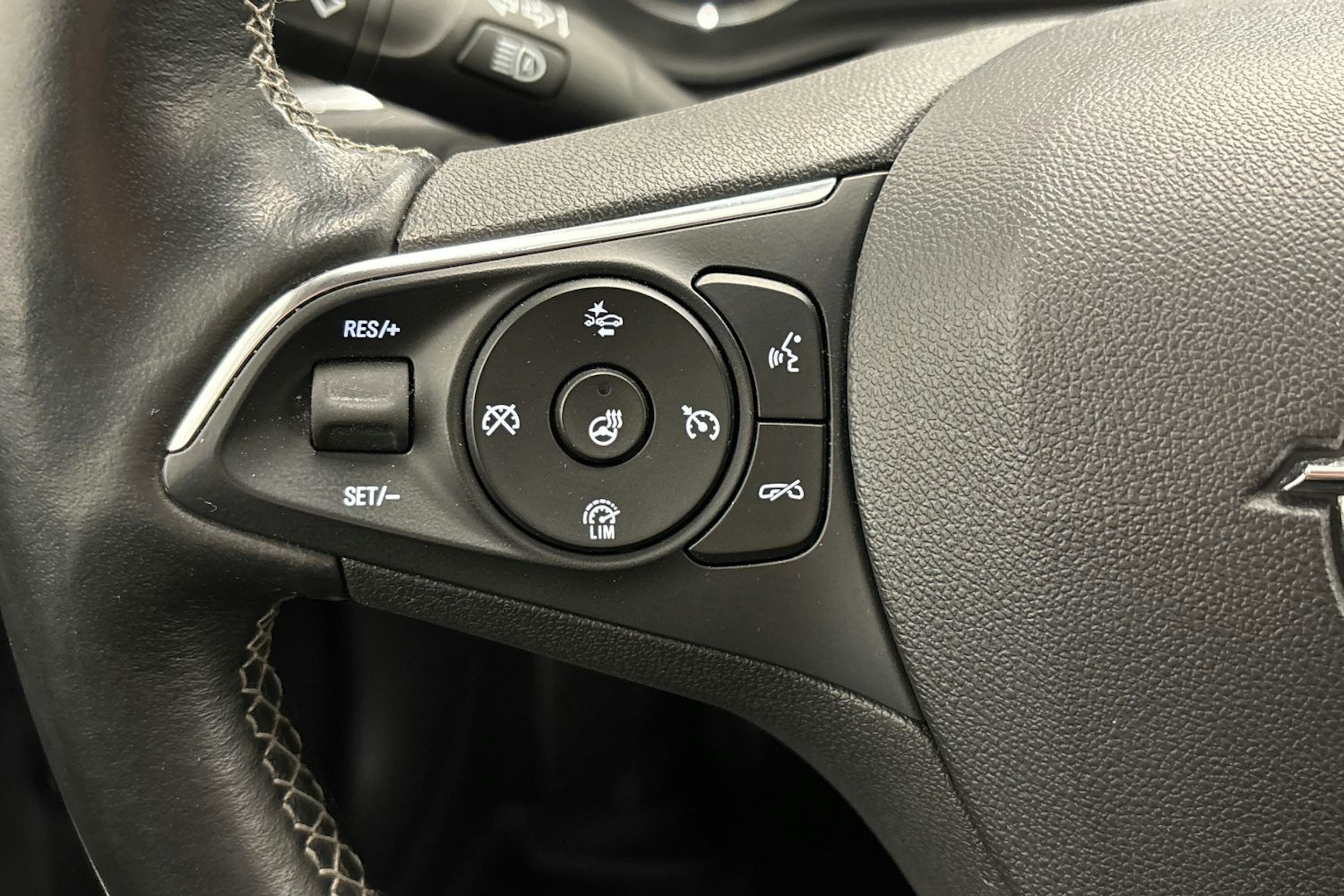 valkoinen Opel Insignia 2021 kuva 16.