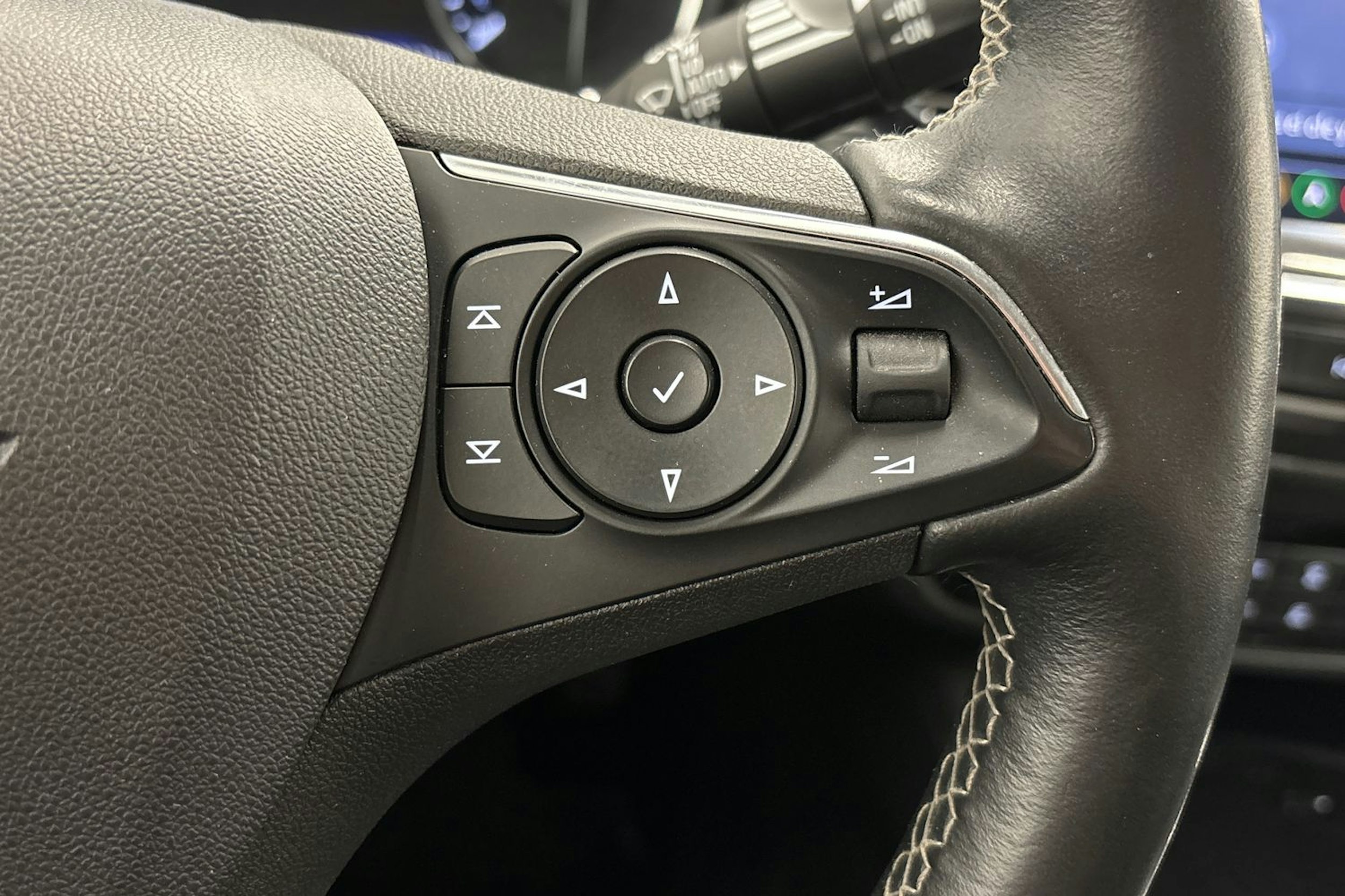 valkoinen Opel Insignia 2021 kuva 17.