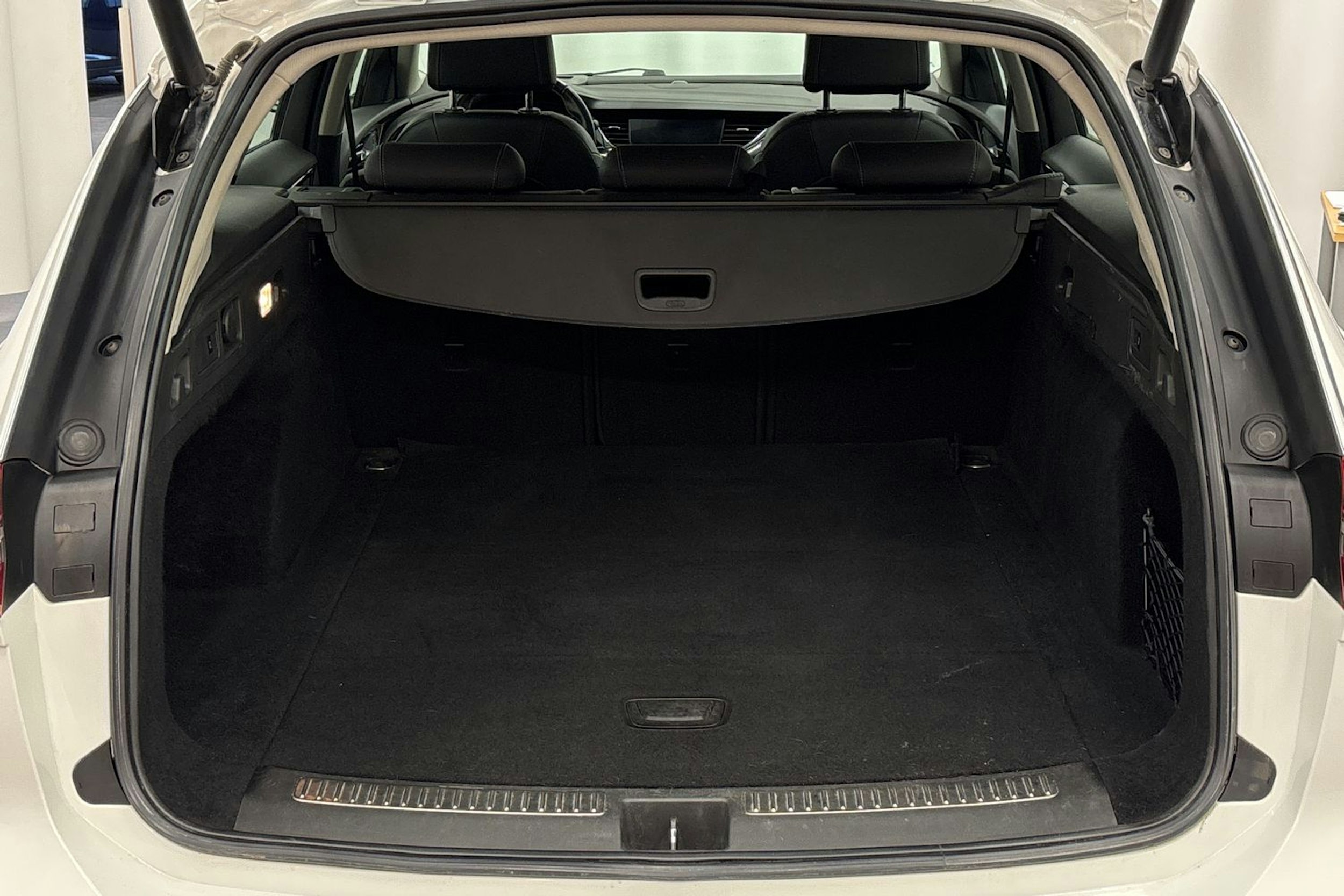 valkoinen Opel Insignia 2021 kuva 23.