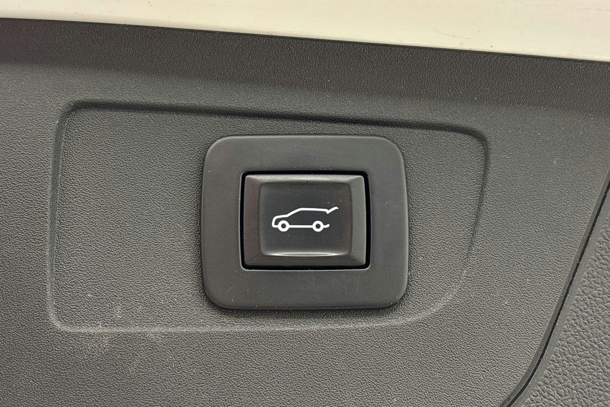 valkoinen Opel Insignia 2021 kuva 24.