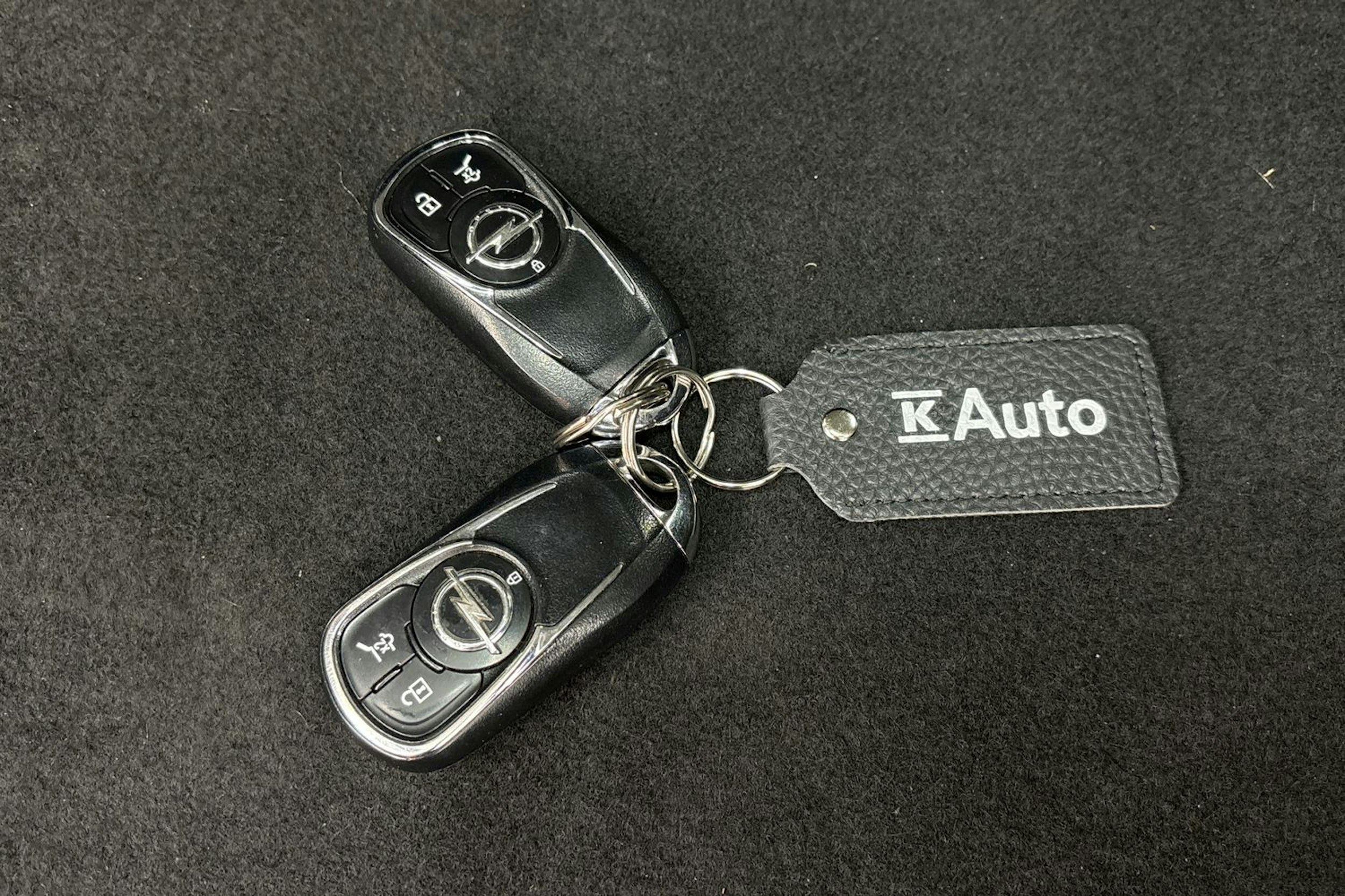 valkoinen Opel Insignia 2021 kuva 25.