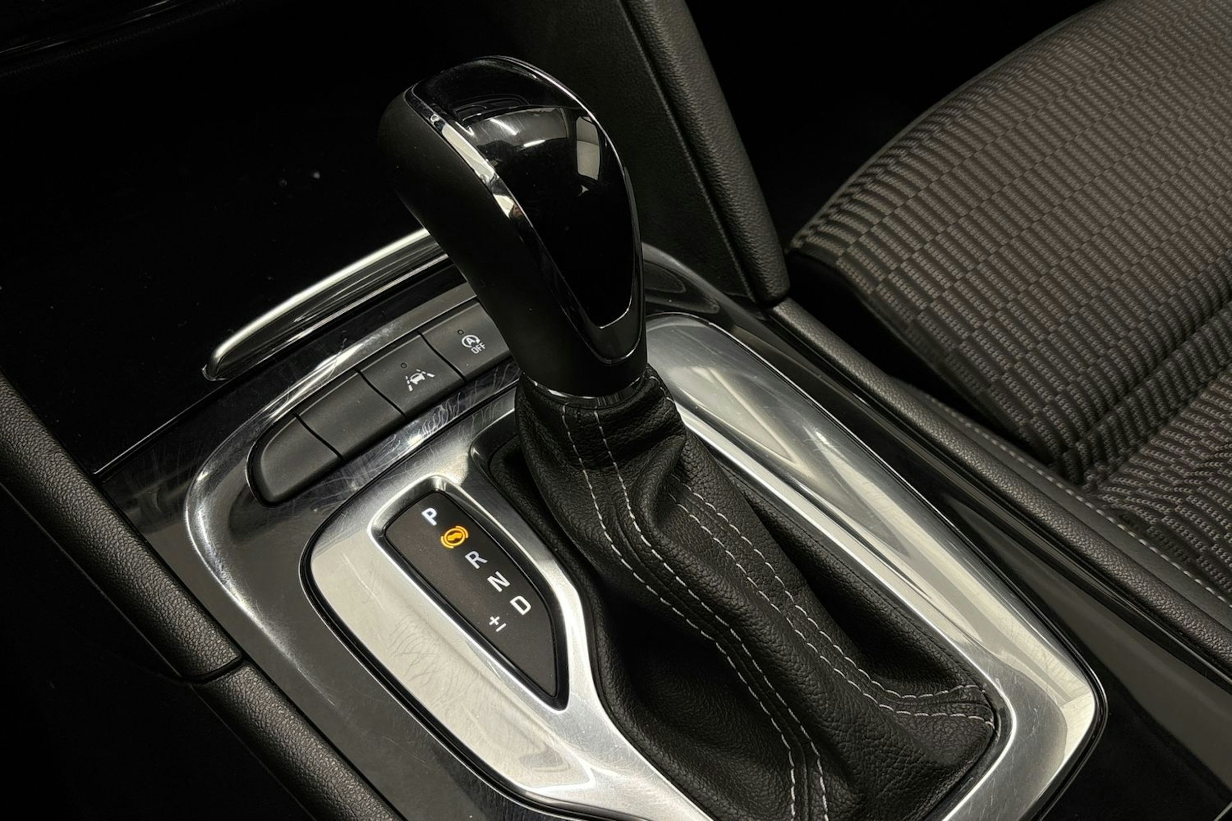 valkoinen Opel Insignia 2021 kuva 26.