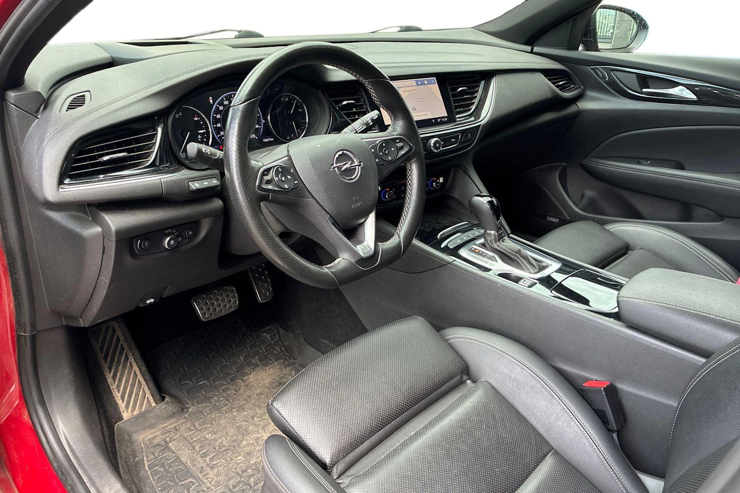 punainen Opel Insignia 2021 kuva 3.
