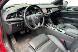 punainen Opel Insignia 2021 kuva 3.