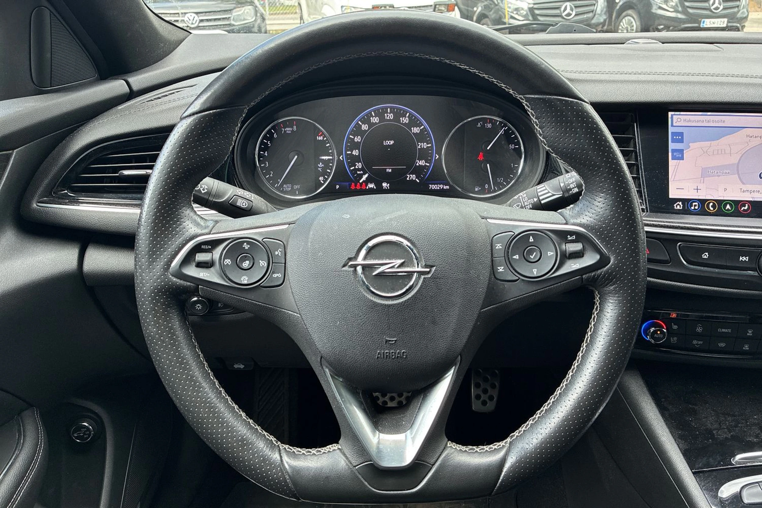 punainen Opel Insignia 2021 kuva 5.