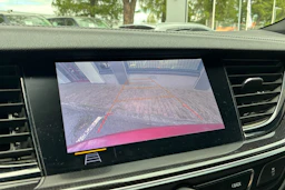 punainen Opel Insignia 2021 kuva 7.