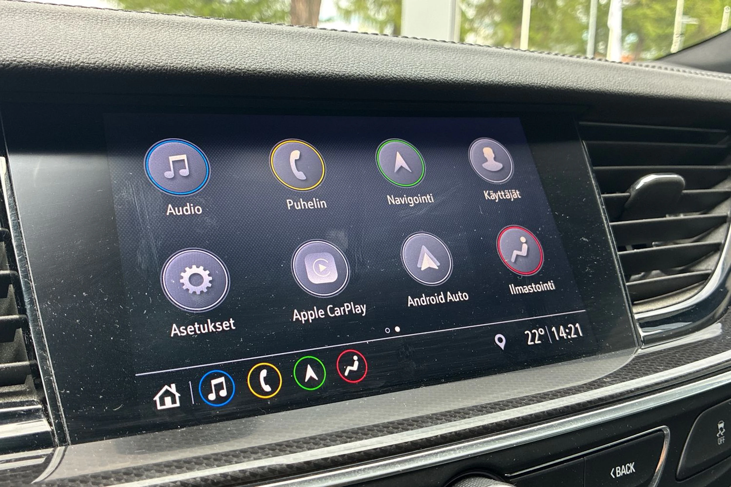 punainen Opel Insignia 2021 kuva 8.