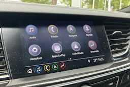 punainen Opel Insignia 2021 kuva 8.