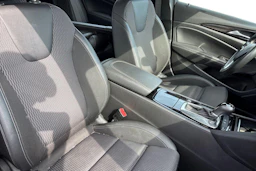Musta Opel Insignia 2021 kuva 8.