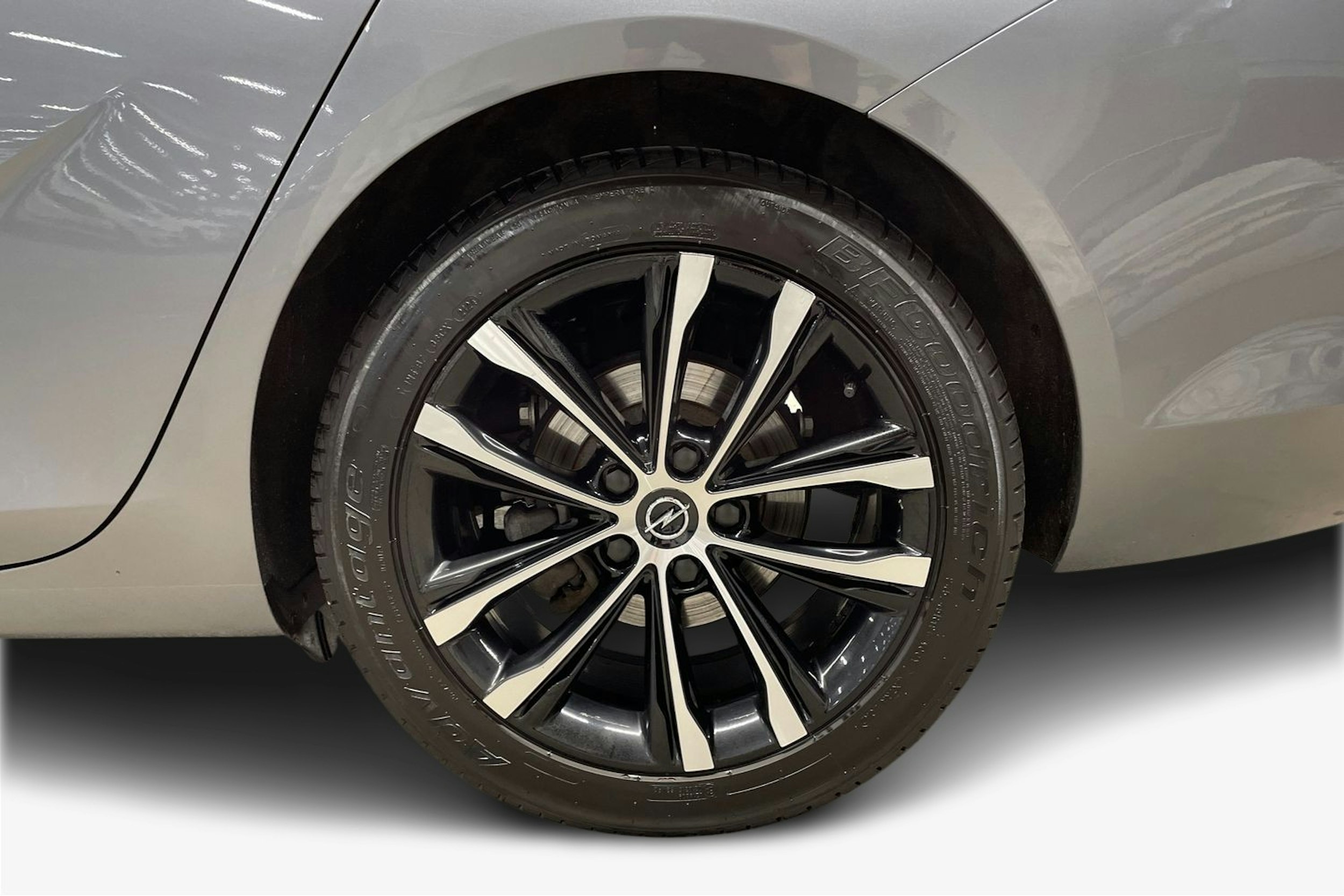 harmaa Opel Insignia 2021 kuva 11.