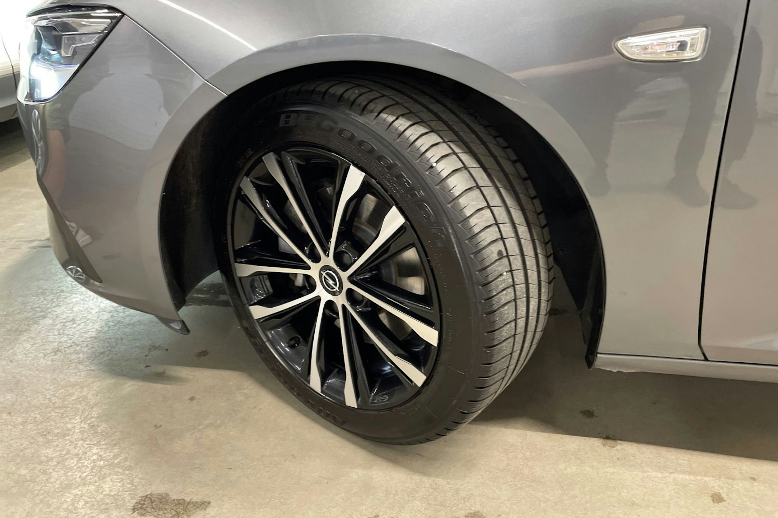 harmaa Opel Insignia 2021 kuva 13.