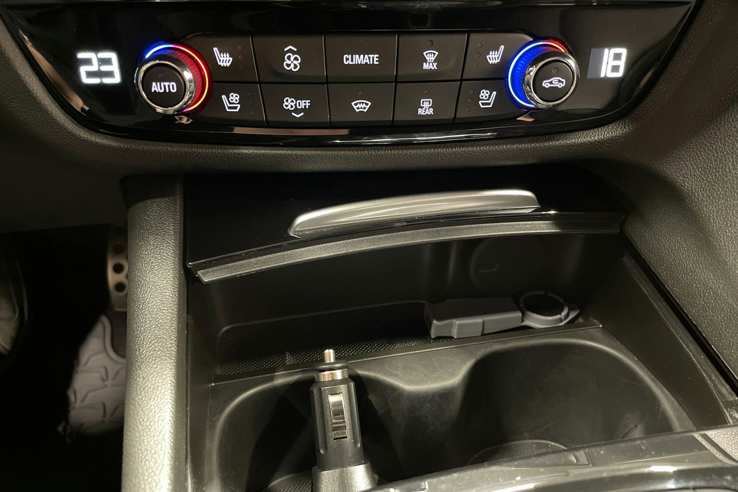 harmaa Opel Insignia 2021 kuva 22.