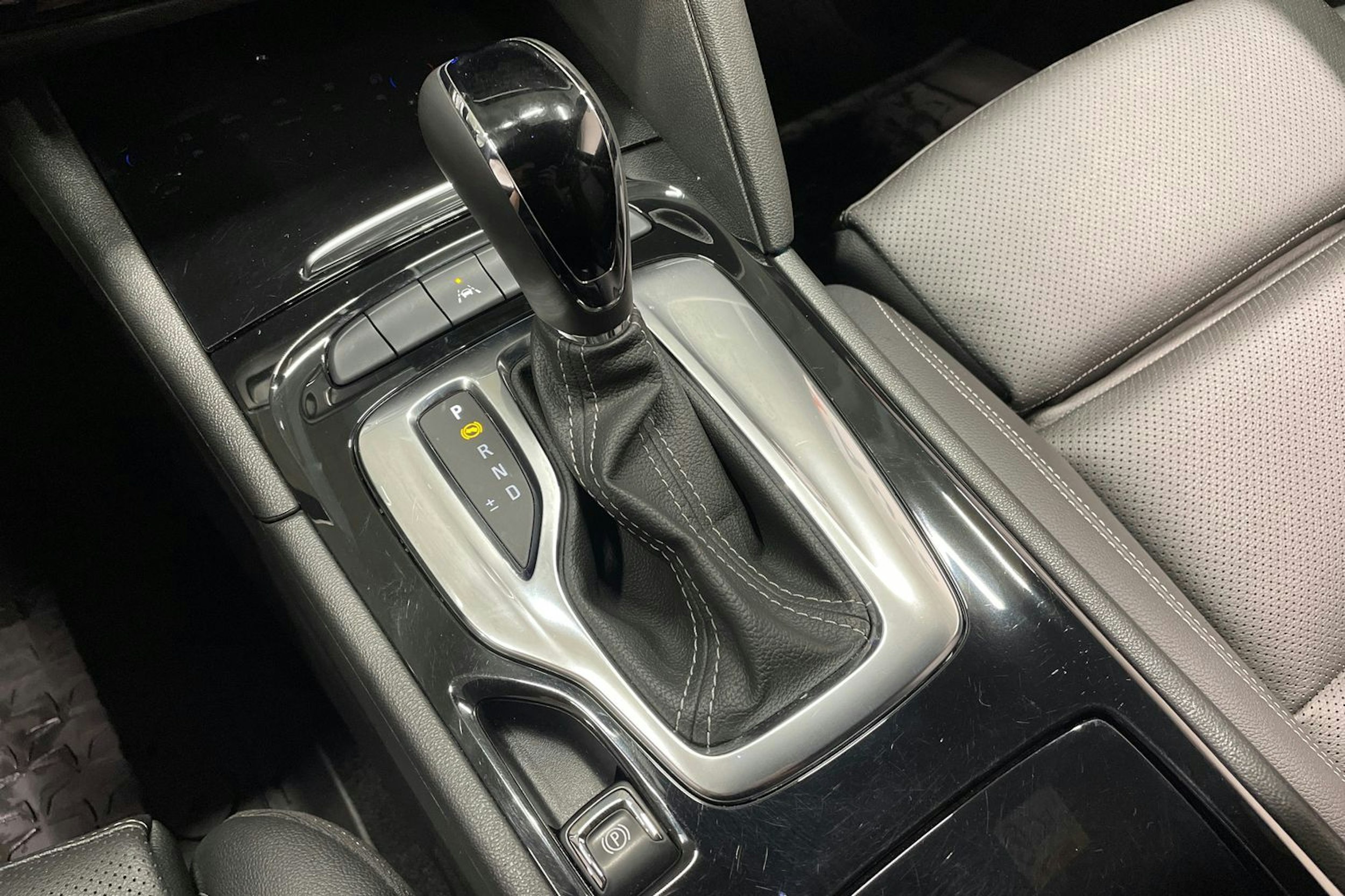harmaa Opel Insignia 2021 kuva 23.
