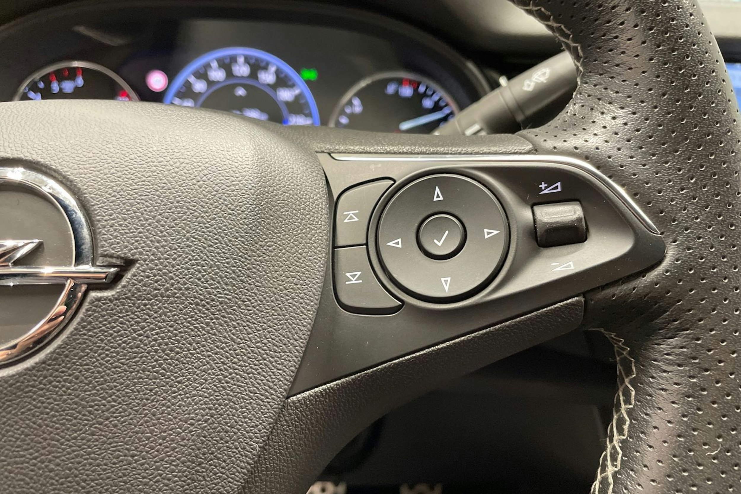 harmaa Opel Insignia 2021 kuva 27.
