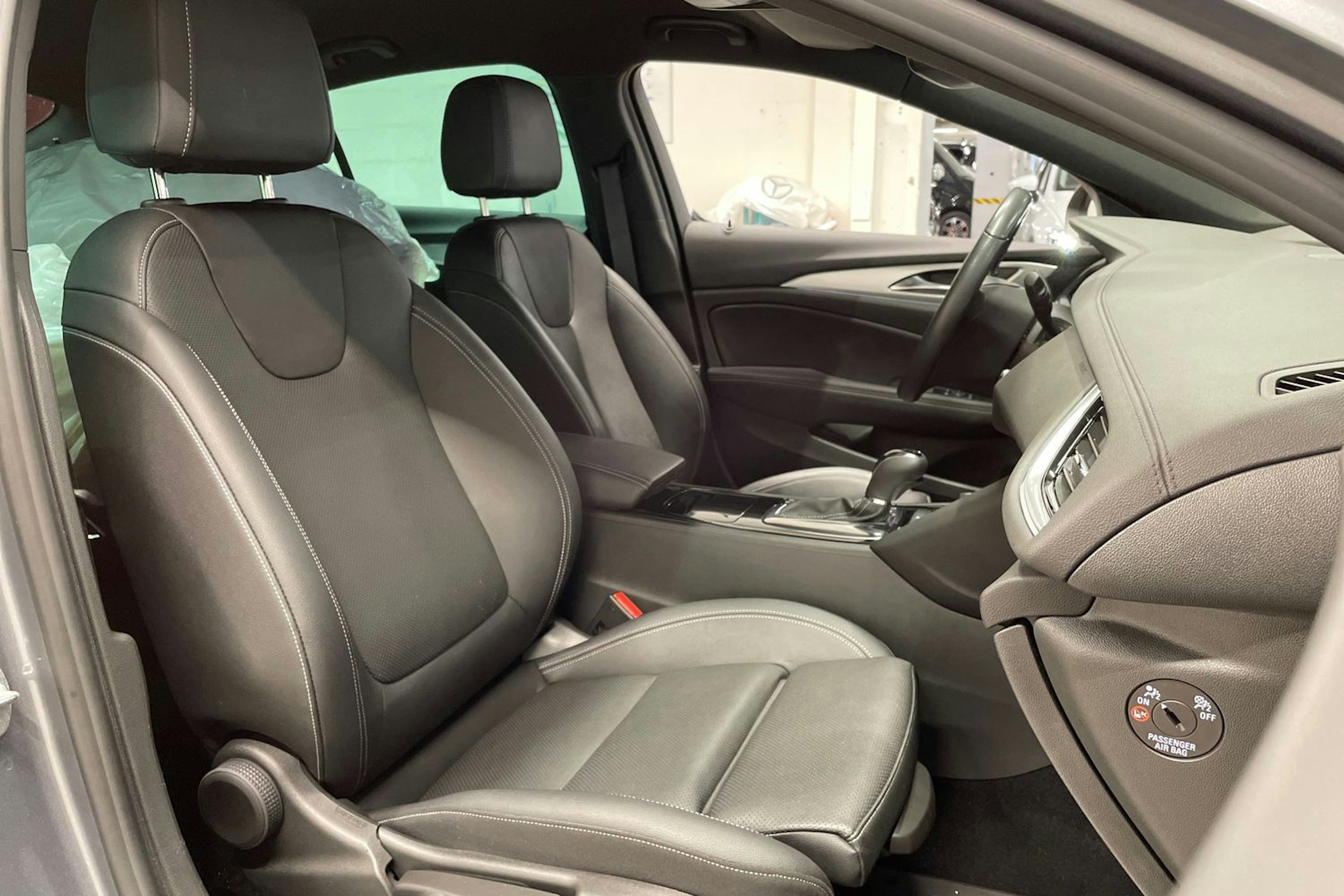 harmaa Opel Insignia 2021 kuva 30.