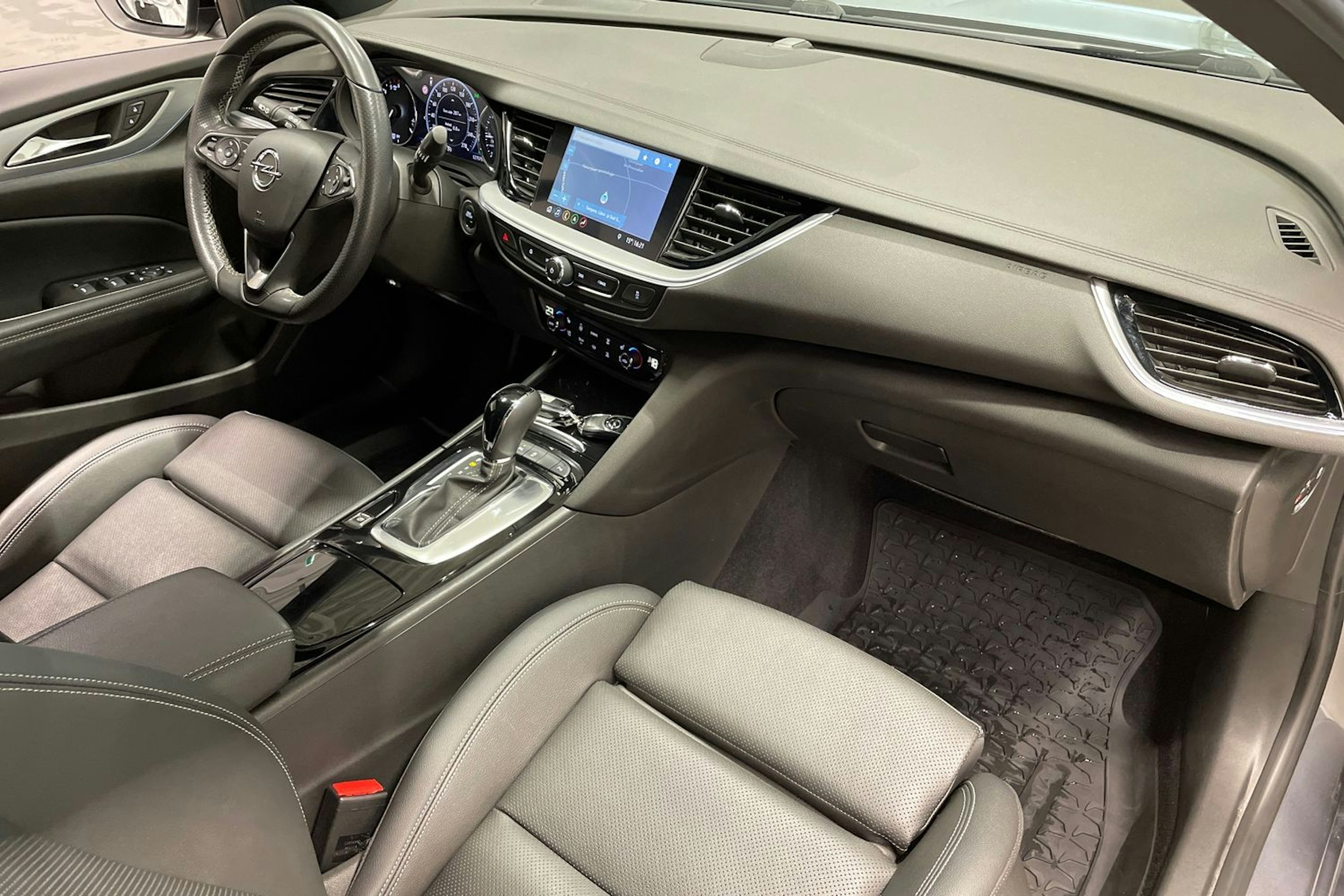 harmaa Opel Insignia 2021 kuva 31.