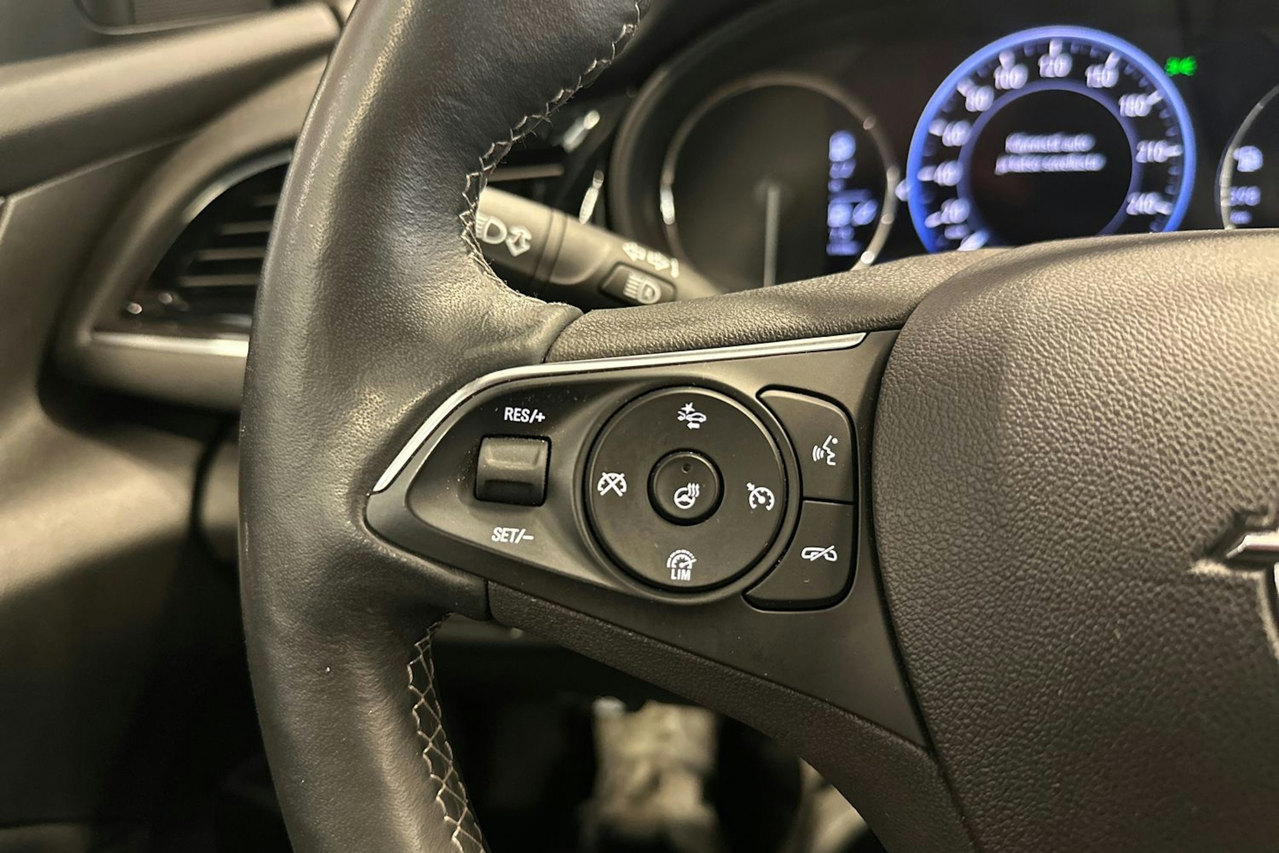 Valkoinen Opel Insignia 2021 kuva 19.