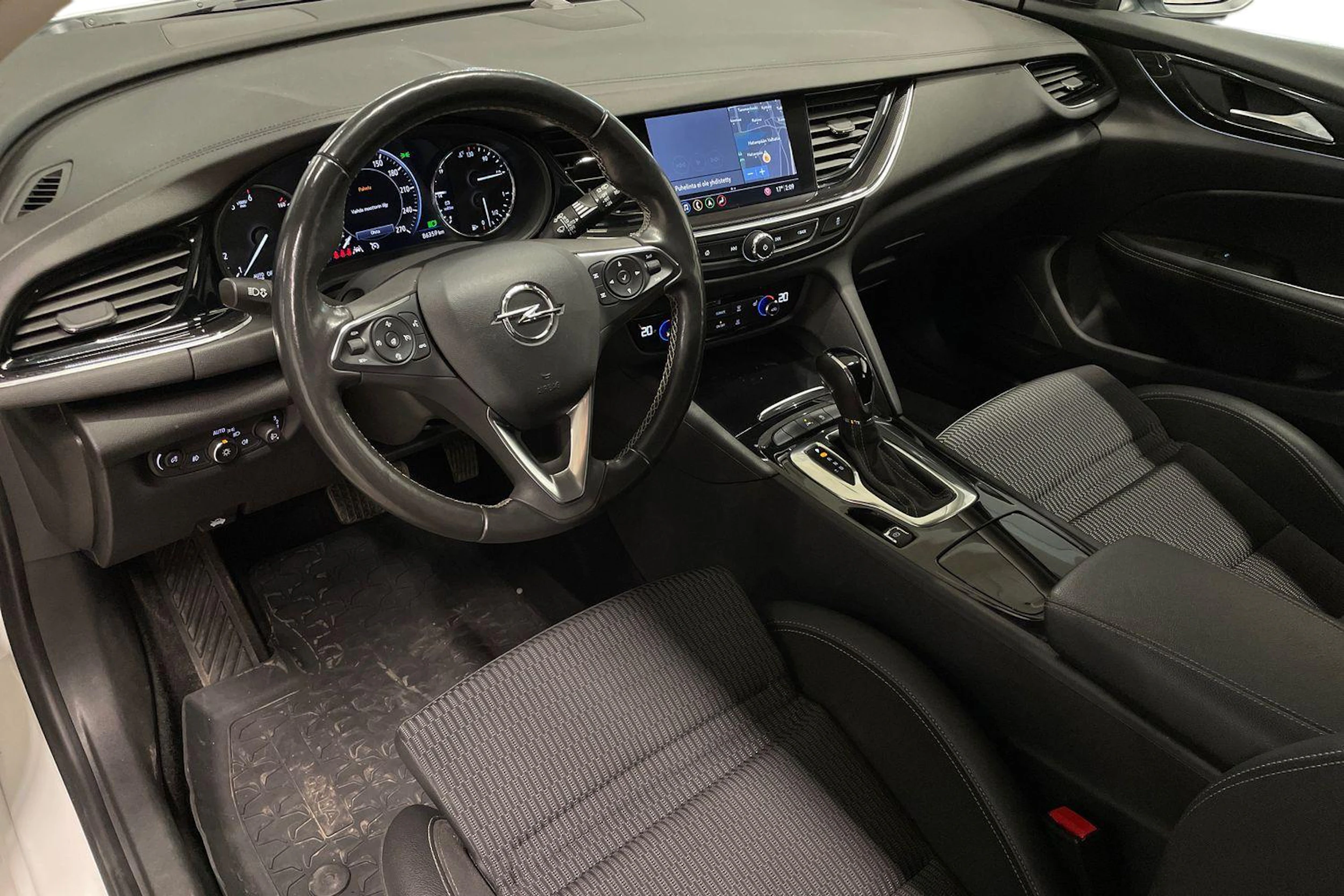 valkoinen Opel Insignia 2021 kuva 6.