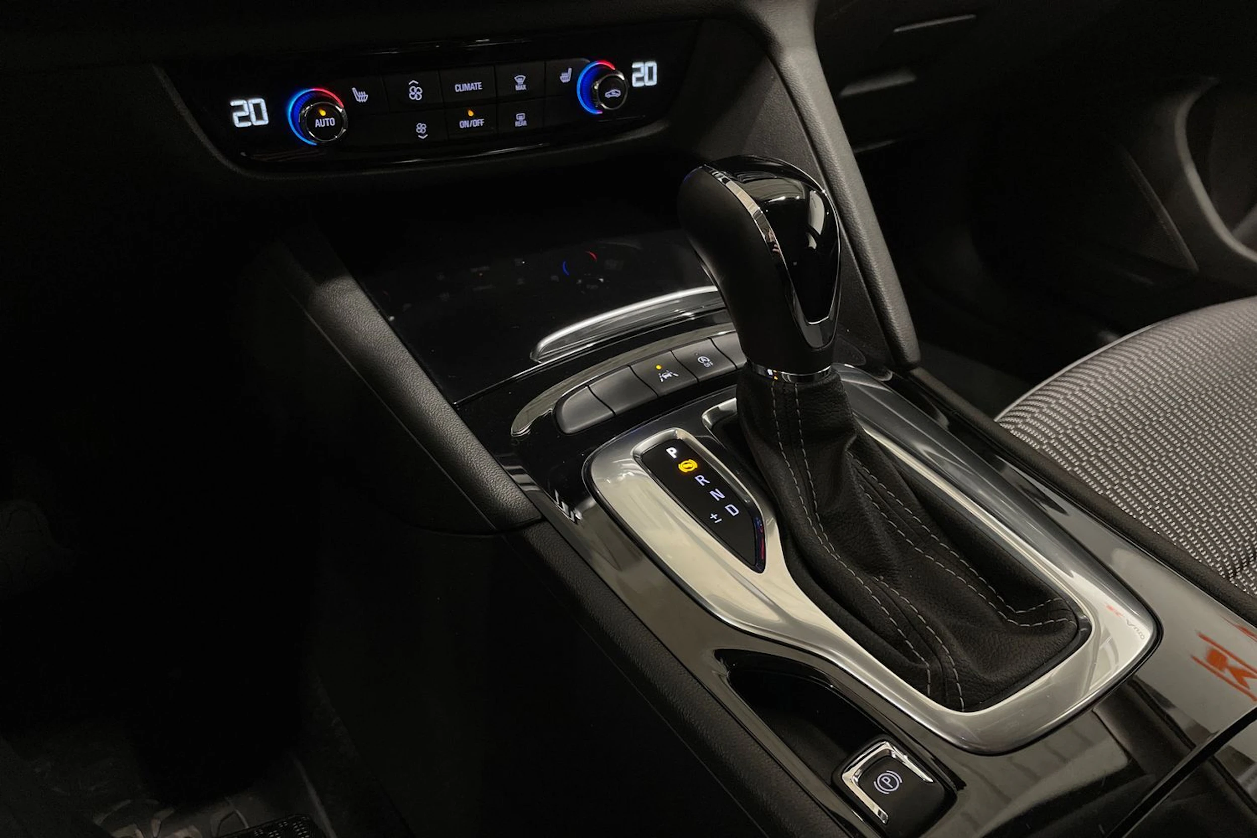 valkoinen Opel Insignia 2021 kuva 17.