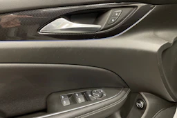valkoinen Opel Insignia 2021 kuva 21.