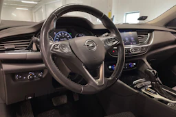 valkoinen Opel Insignia 2021 kuva 22.