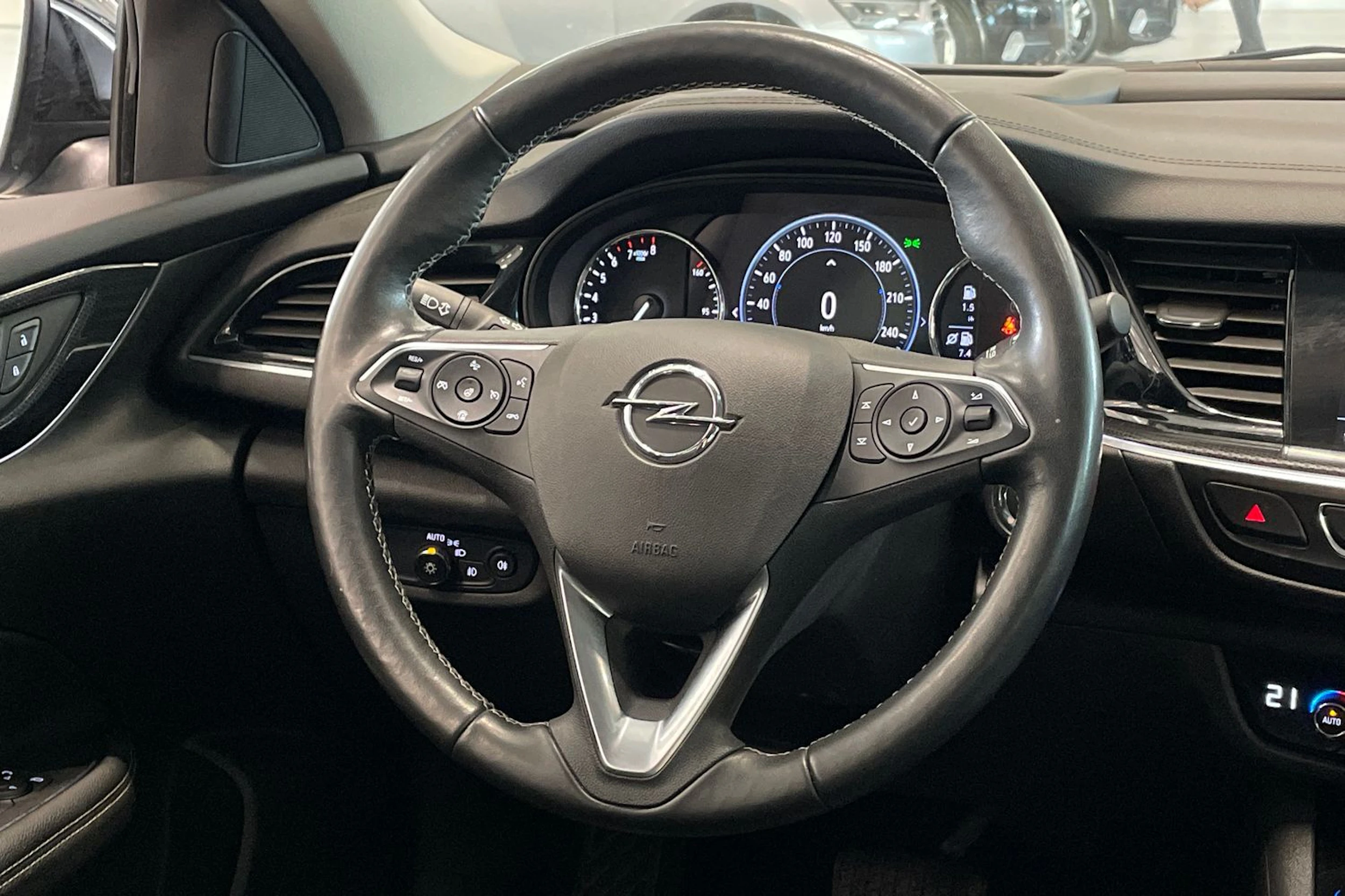 harmaa Opel Insignia 2022 kuva 13.