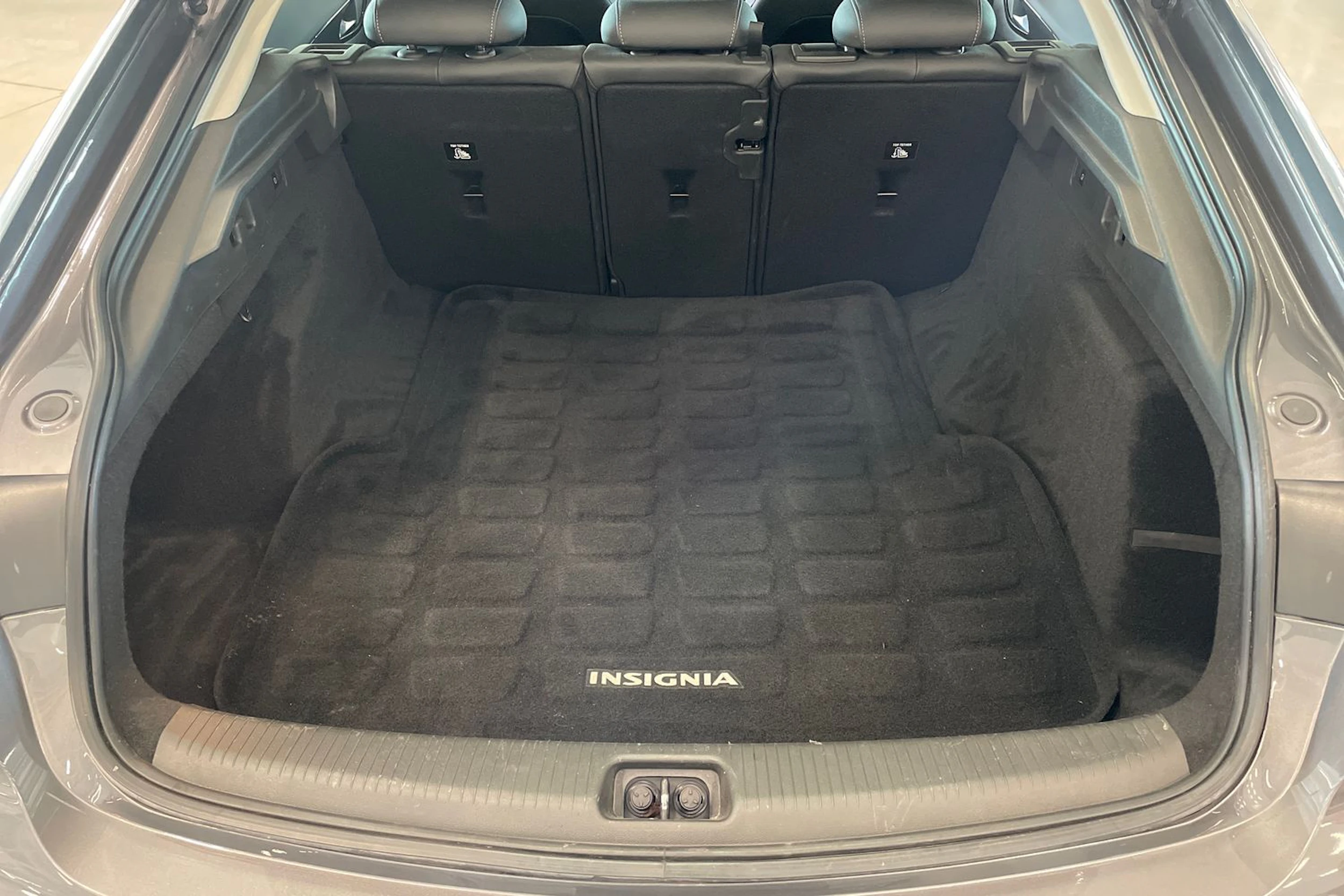 harmaa Opel Insignia 2022 kuva 30.