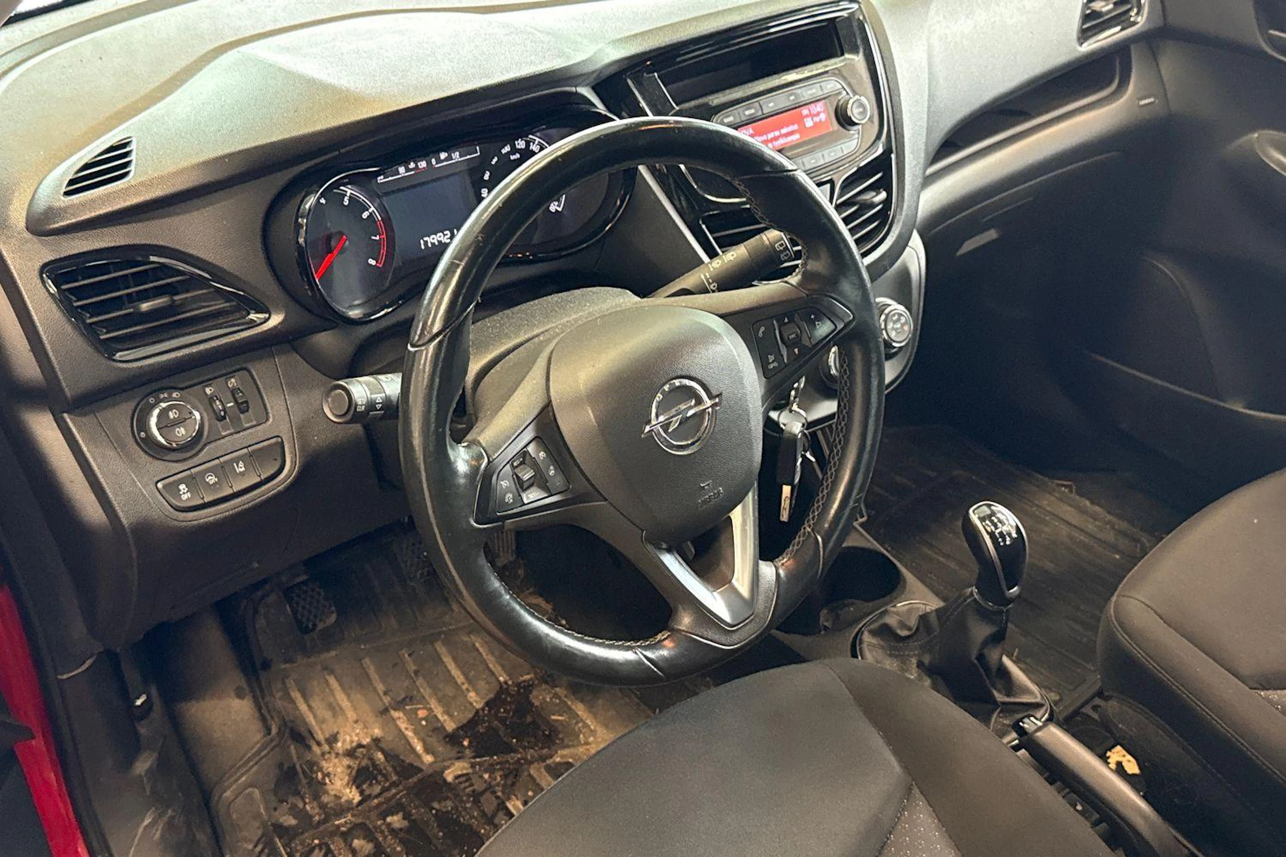 punainen Opel Karl 2016 kuva 3.