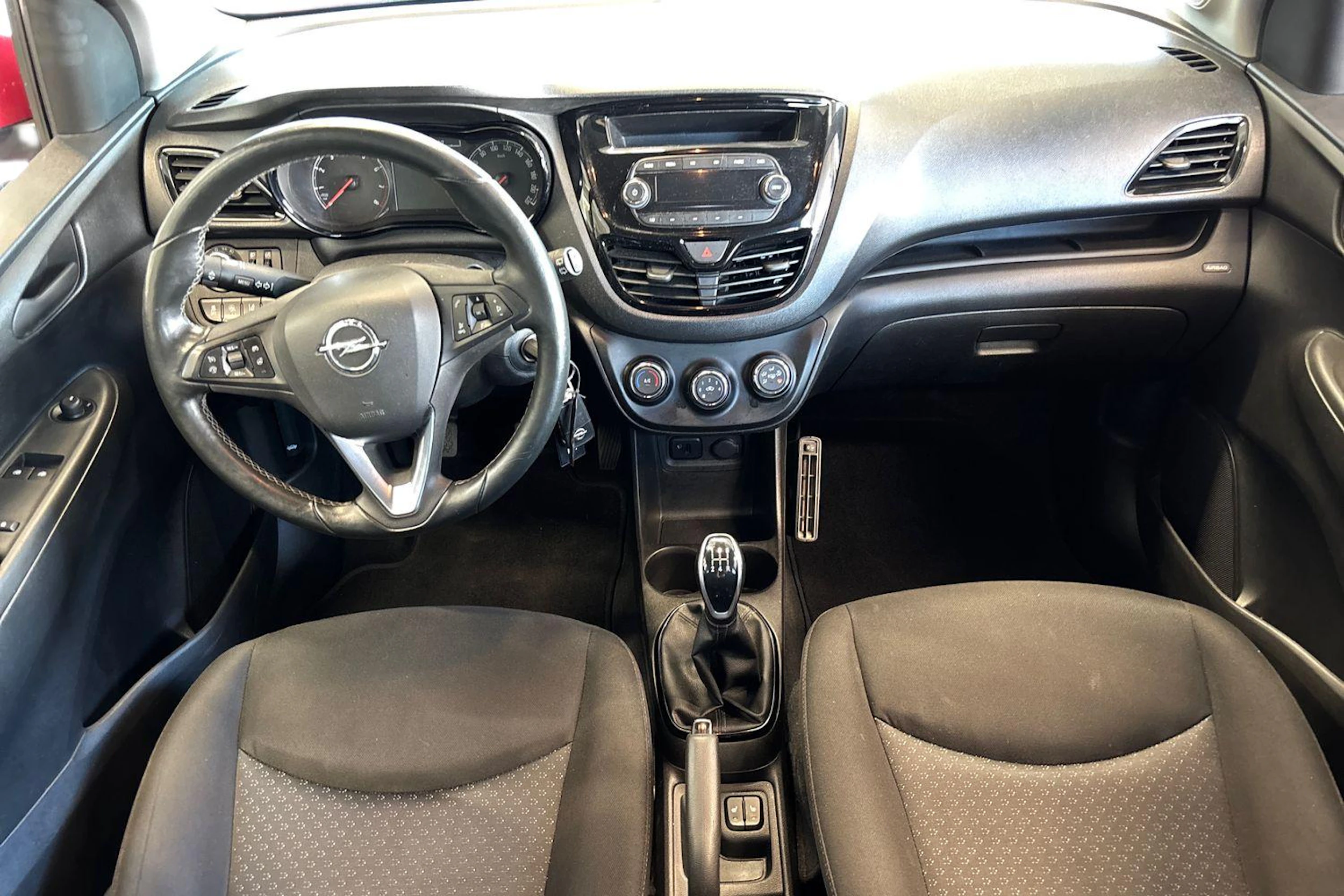 punainen Opel Karl 2016 kuva 7.