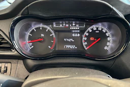 punainen Opel Karl 2016 kuva 12.