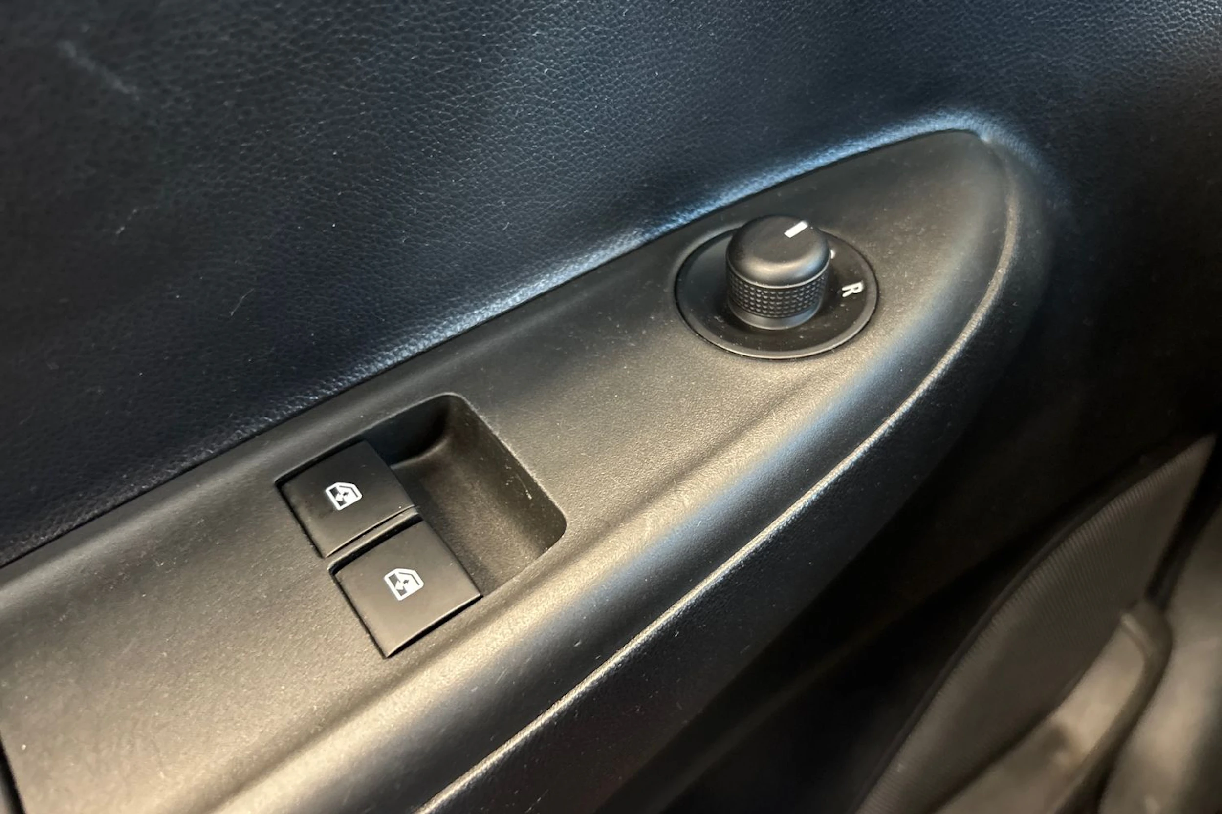 punainen Opel Karl 2016 kuva 14.