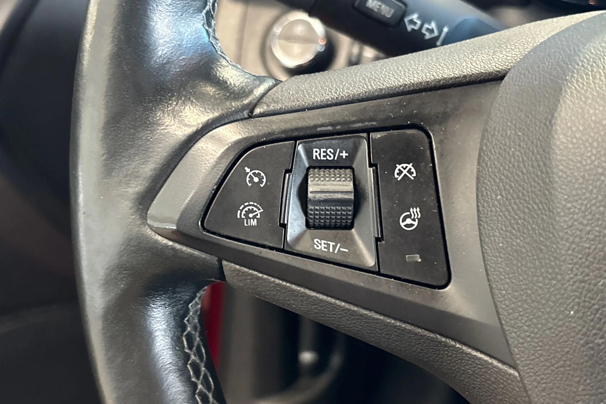 punainen Opel Karl 2016 kuva 16.