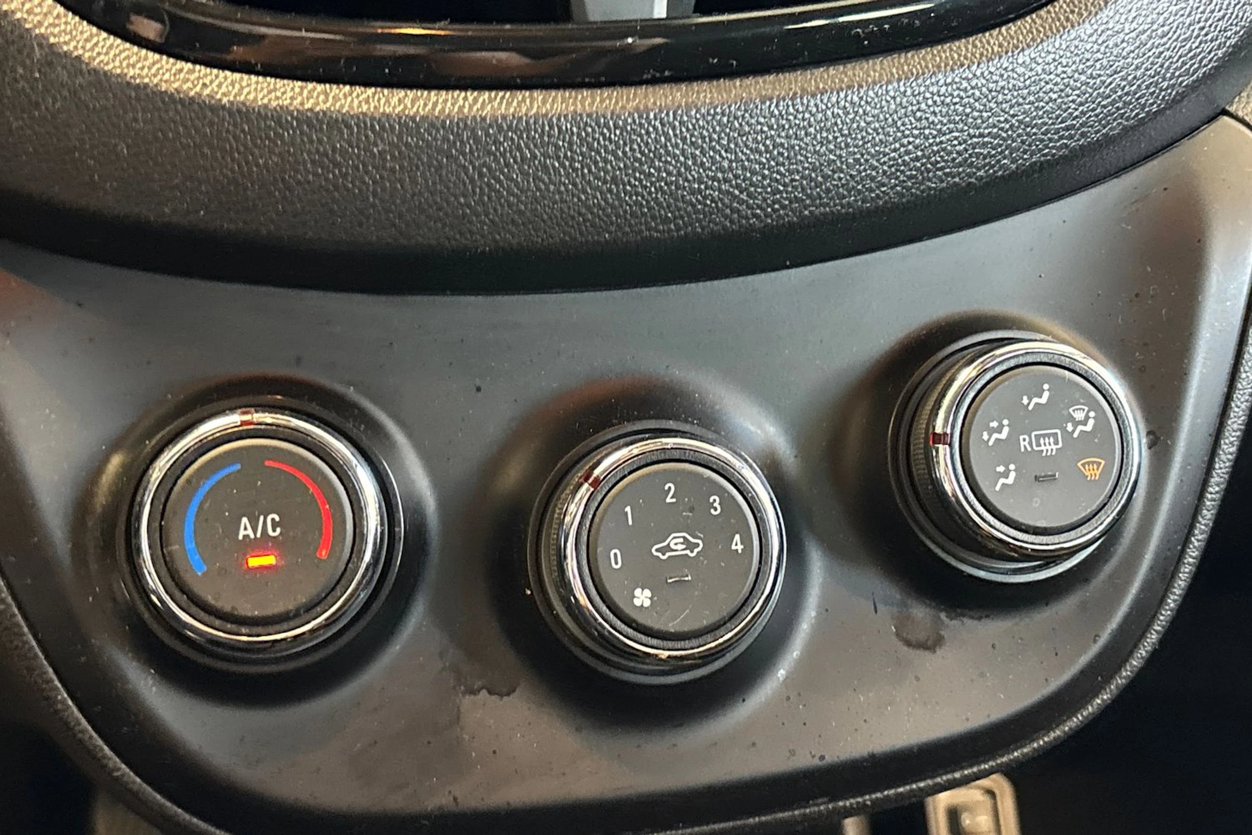 punainen Opel Karl 2016 kuva 17.