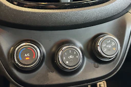 punainen Opel Karl 2016 kuva 17.