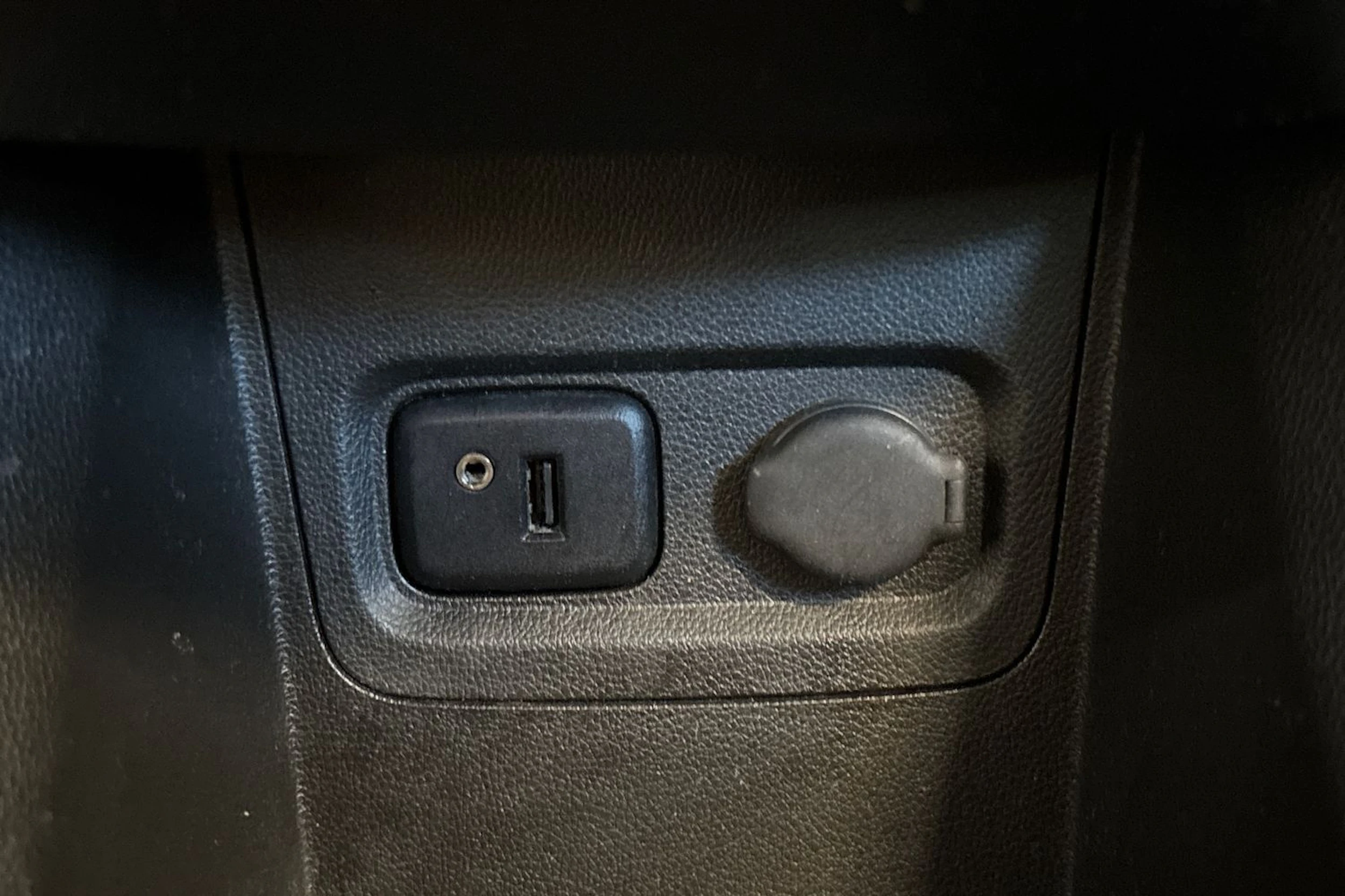punainen Opel Karl 2016 kuva 18.