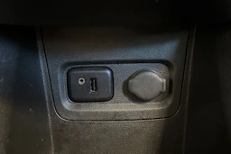 punainen Opel Karl 2016 kuva 18.