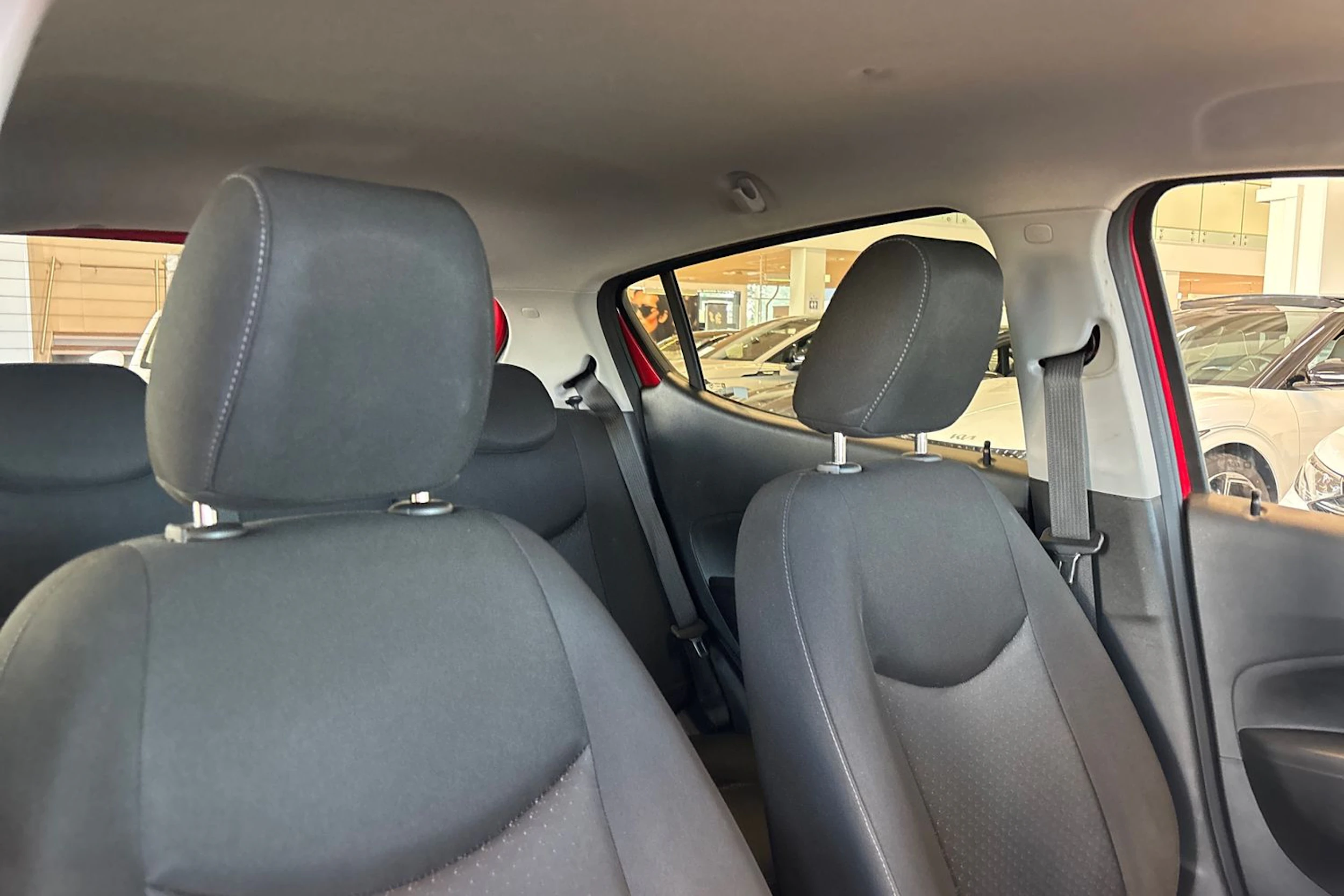 punainen Opel Karl 2016 kuva 26.