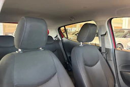 punainen Opel Karl 2016 kuva 26.