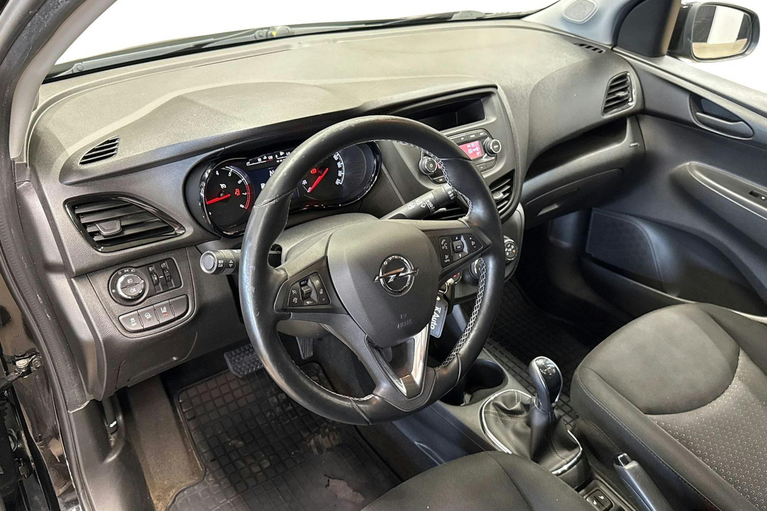 musta Opel Karl 2017 kuva 7.