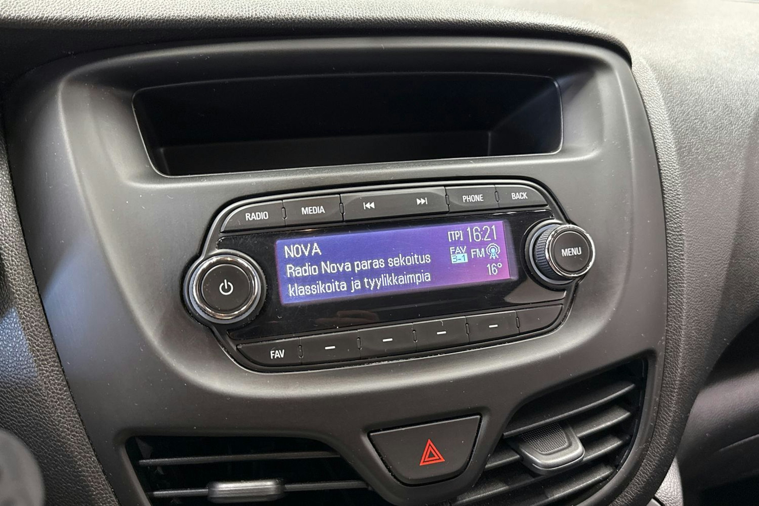 musta Opel Karl 2017 kuva 18.