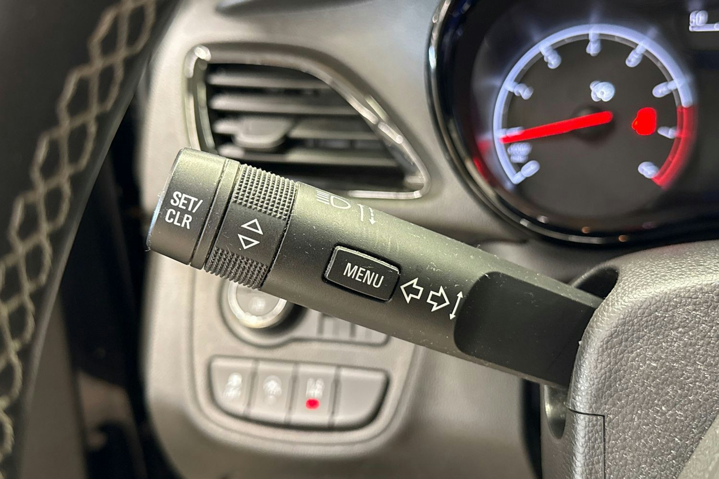 musta Opel Karl 2017 kuva 21.