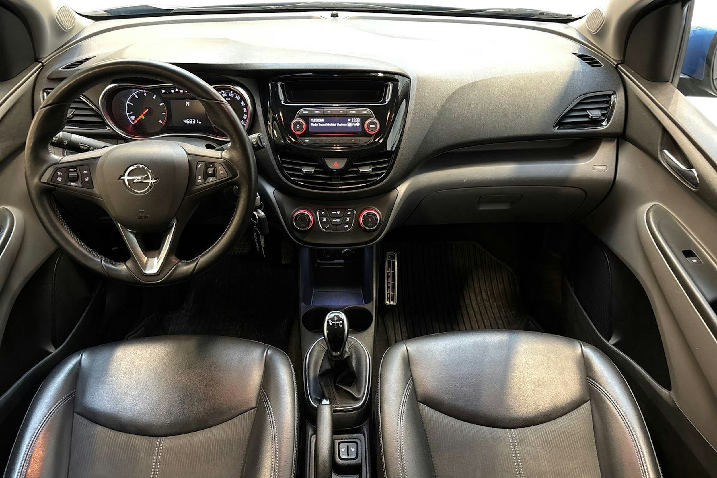 sininen Opel Karl 2017 kuva 9.