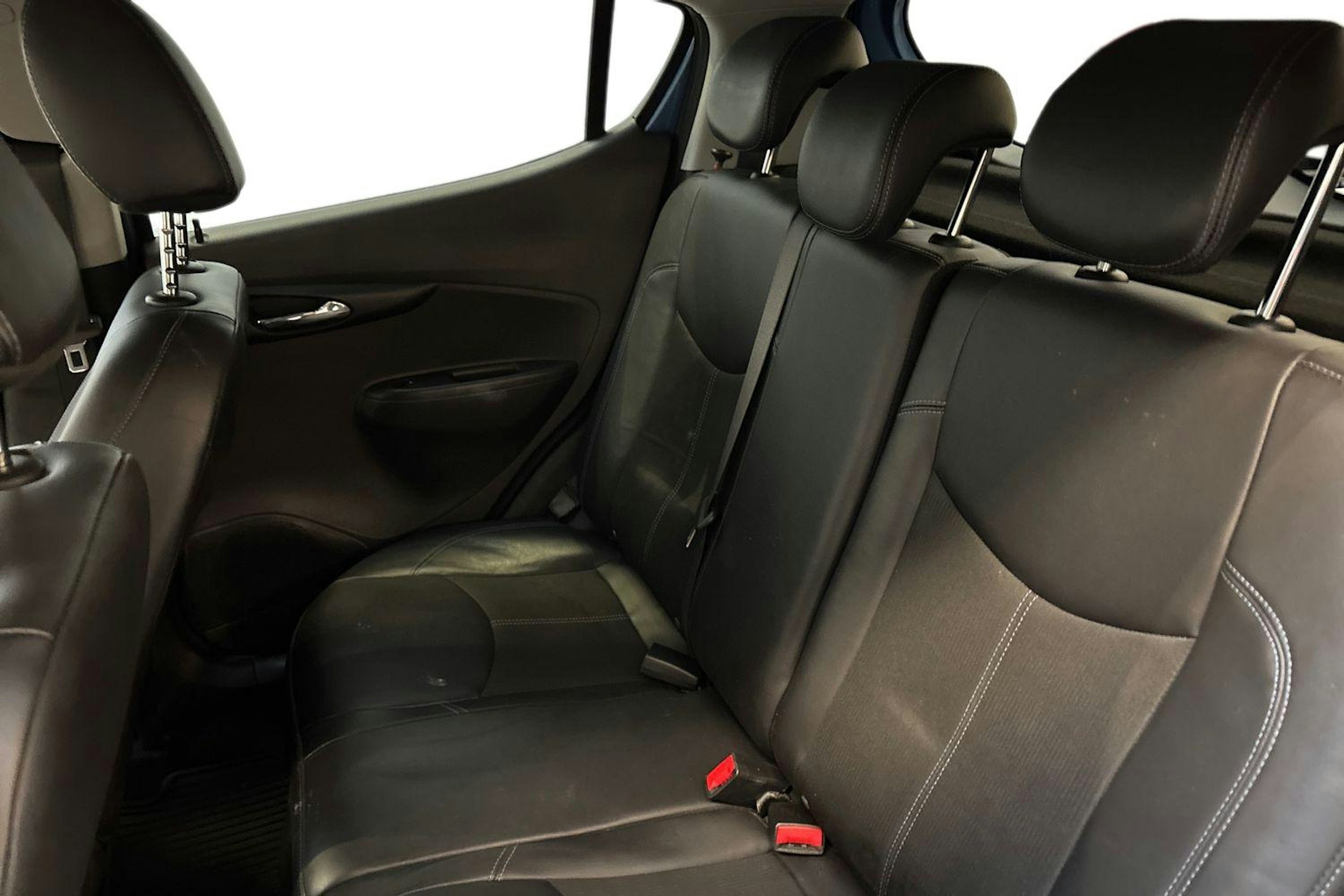 sininen Opel Karl 2017 kuva 10.