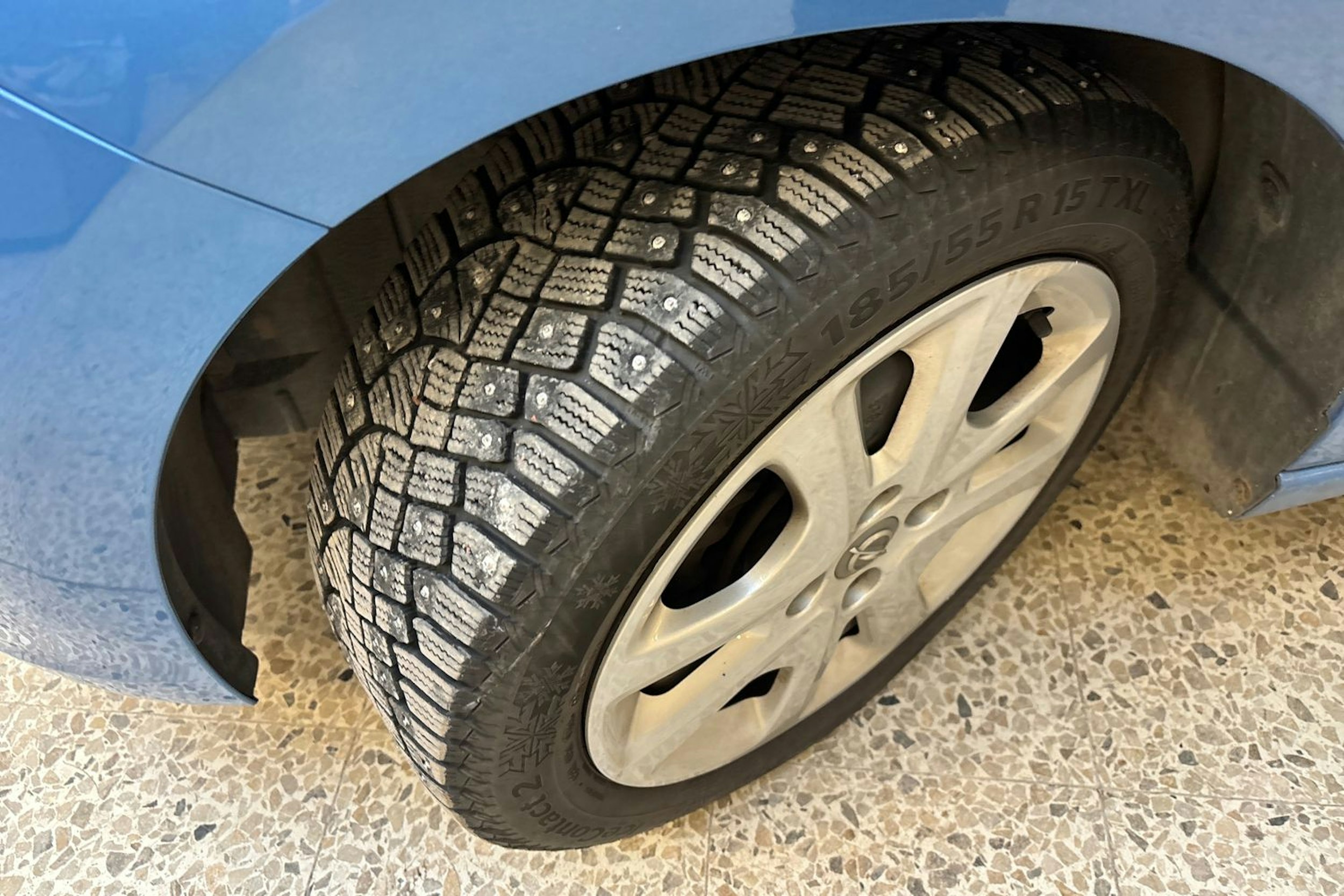 sininen Opel Karl 2017 kuva 13.