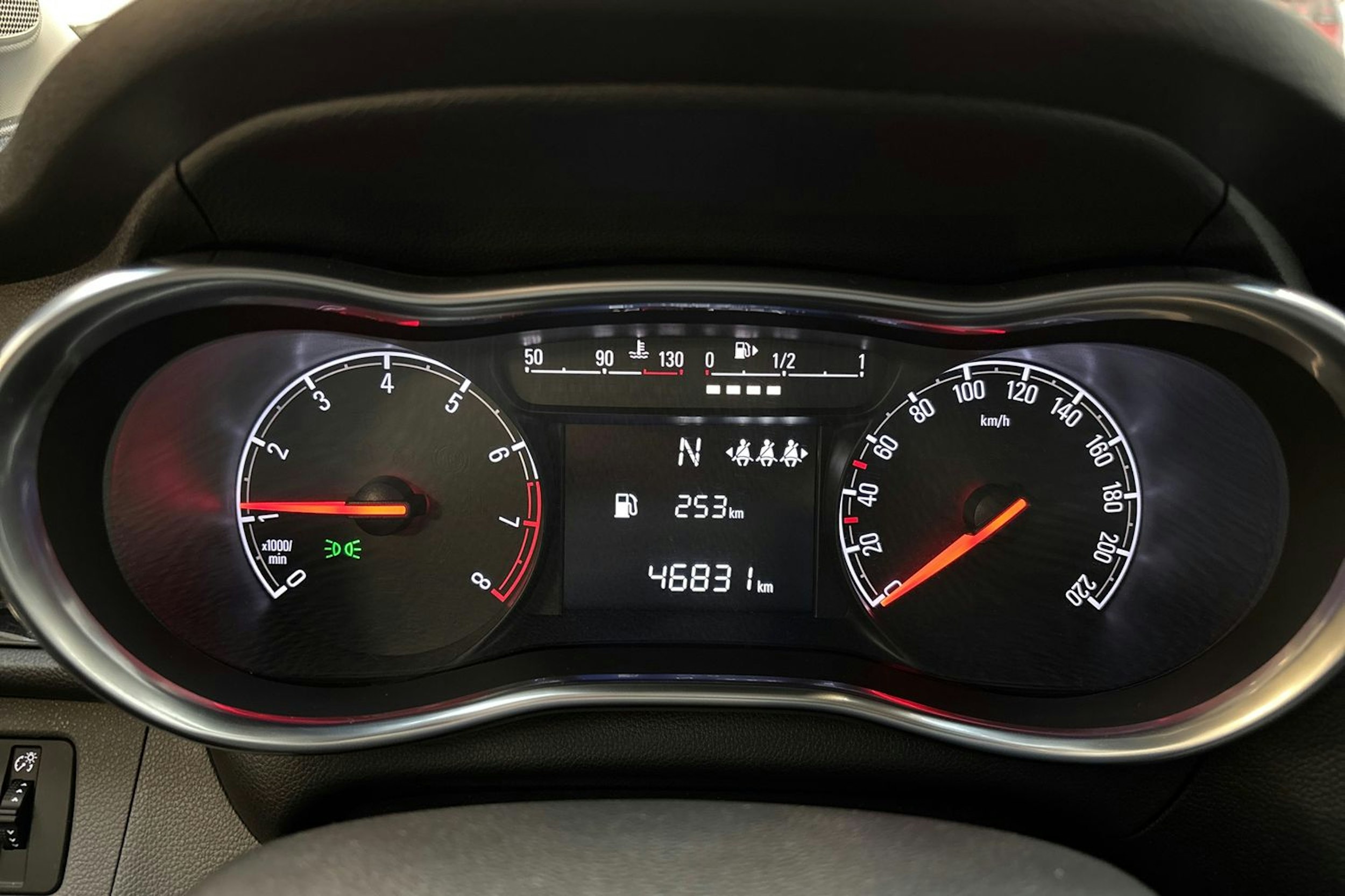 sininen Opel Karl 2017 kuva 17.