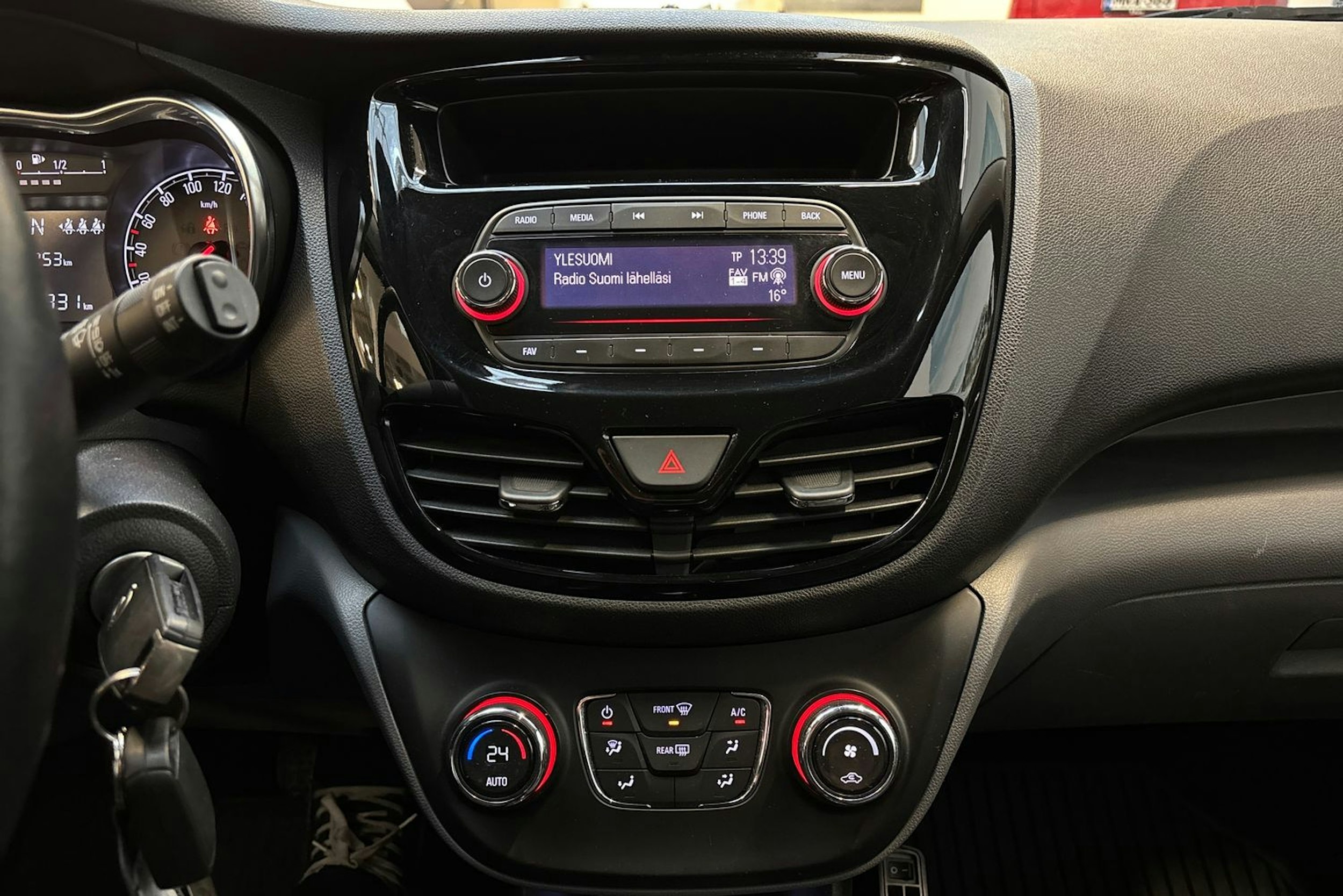 sininen Opel Karl 2017 kuva 18.