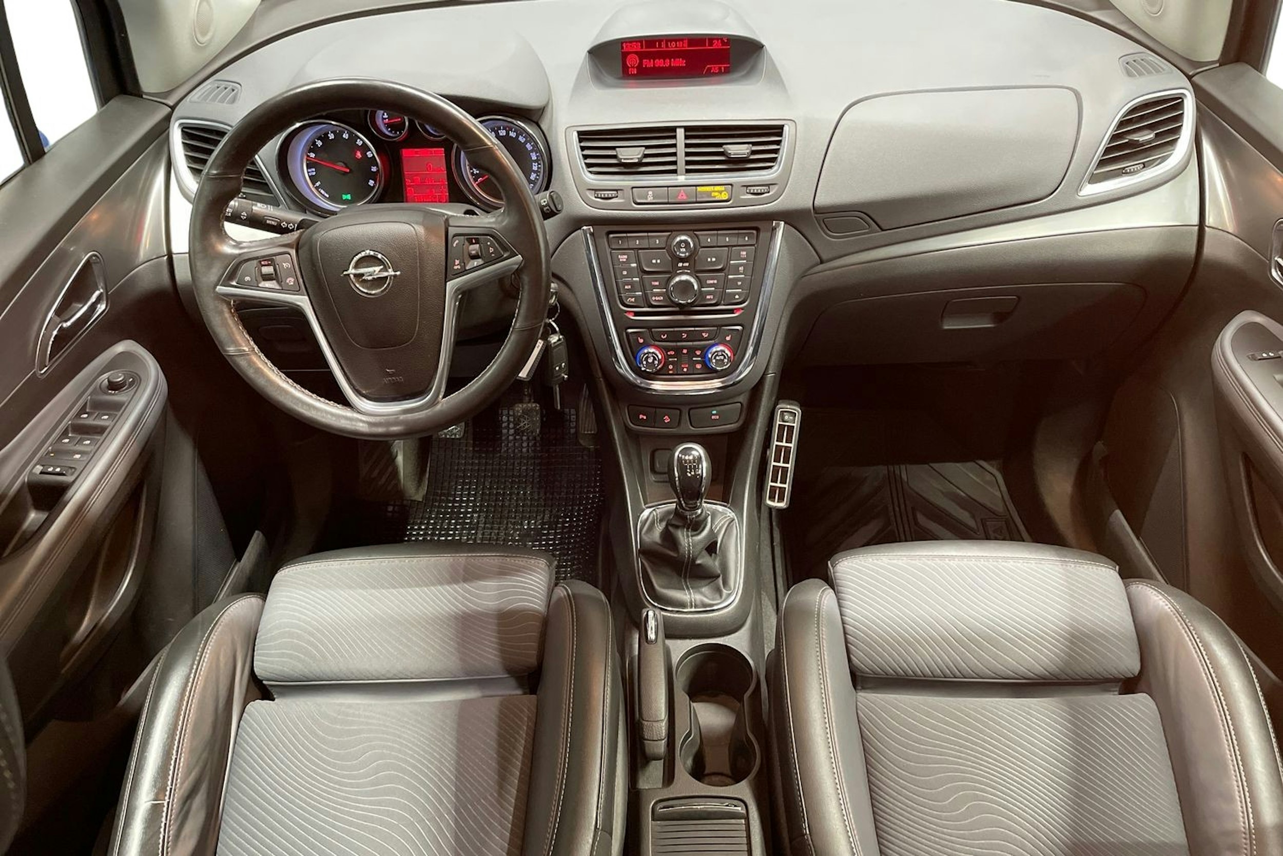 sininen Opel Mokka 2013 kuva 7.
