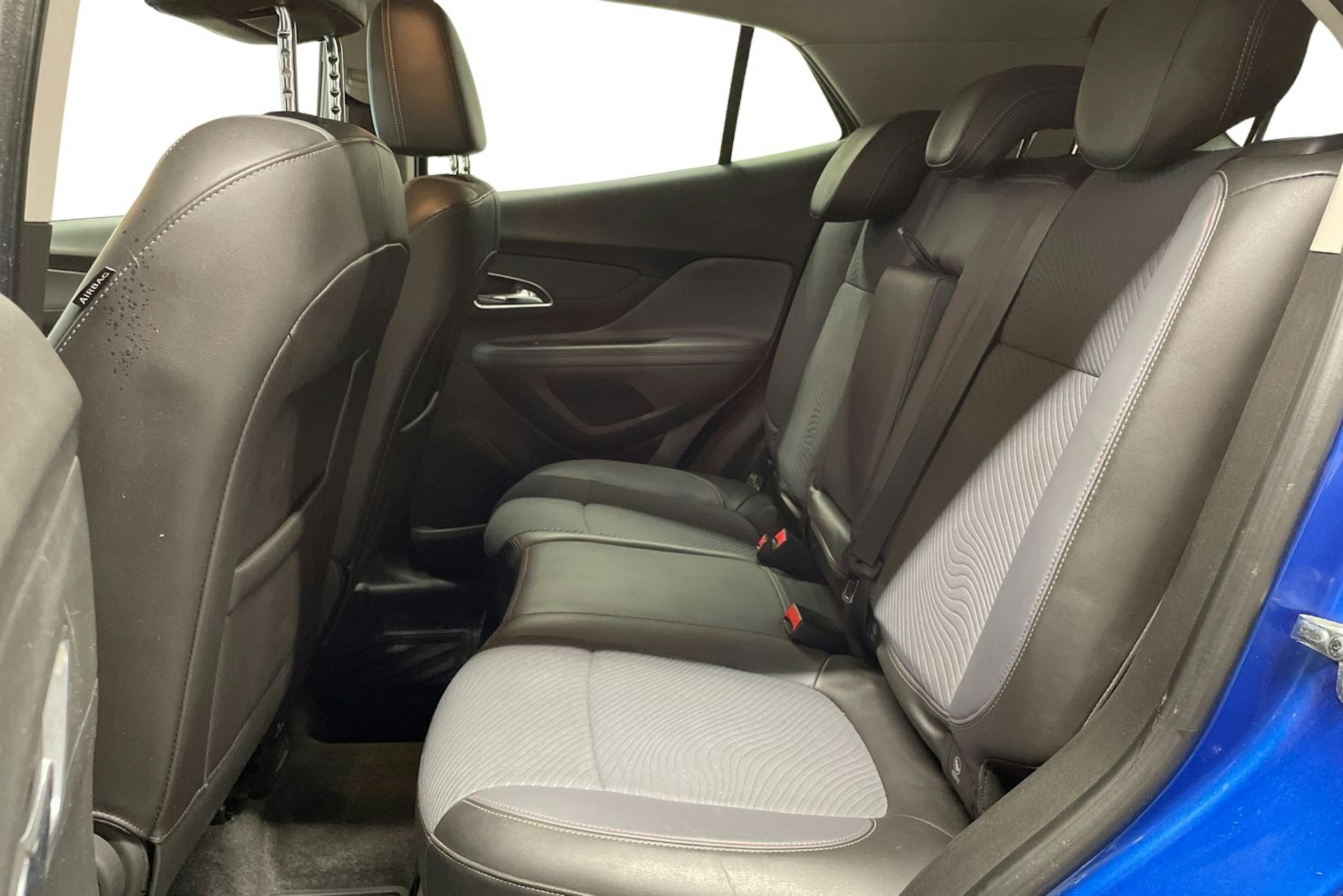 sininen Opel Mokka 2013 kuva 8.