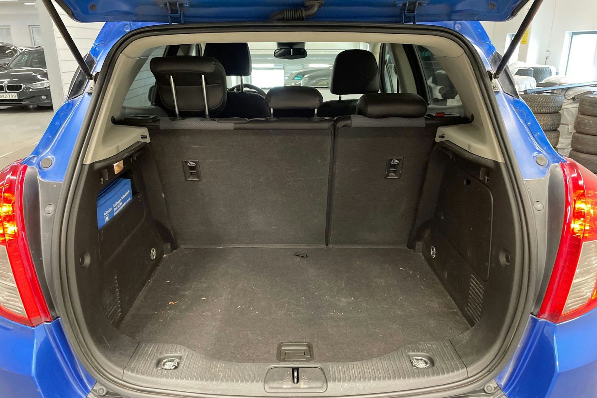 sininen Opel Mokka 2013 kuva 11.