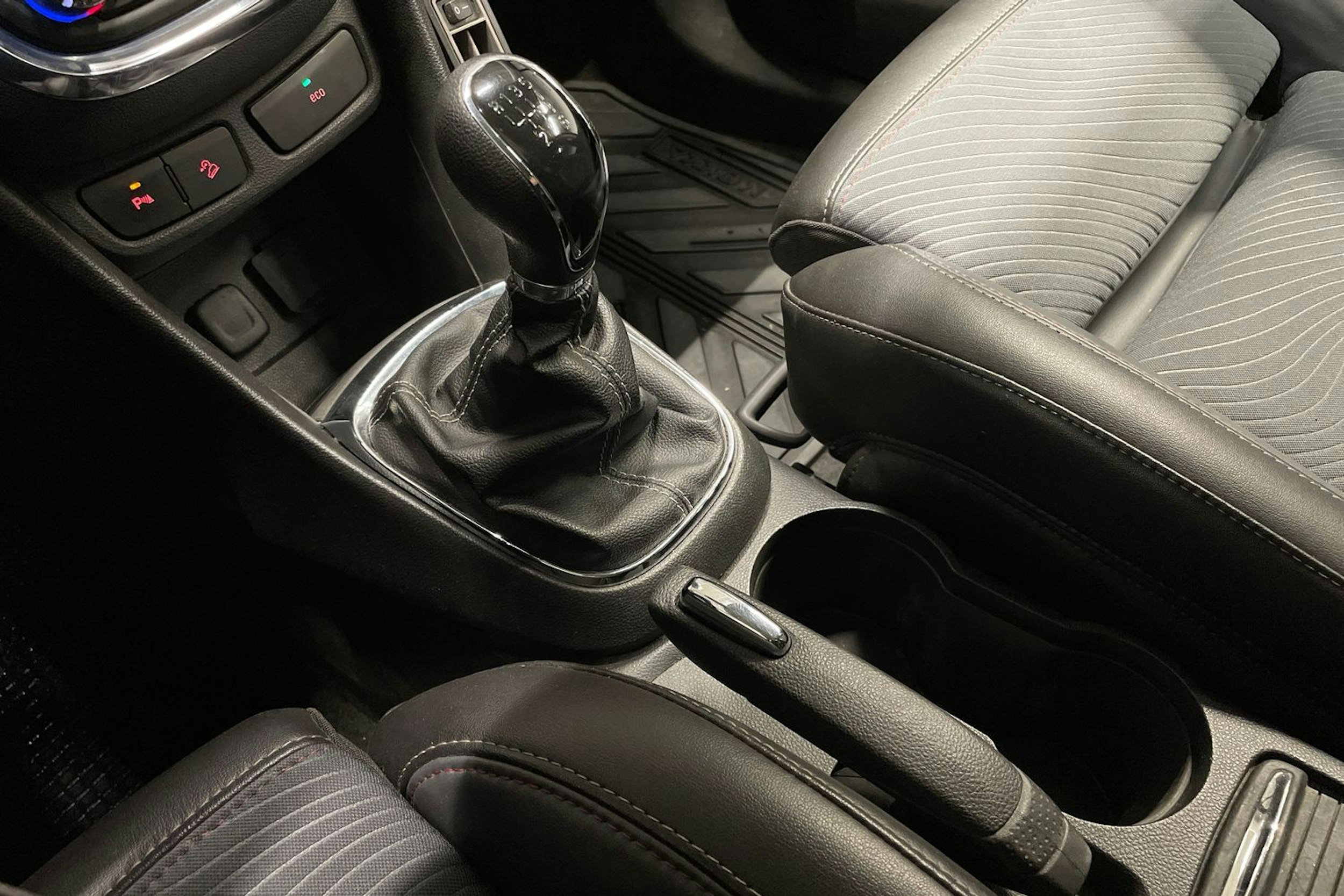 sininen Opel Mokka 2013 kuva 15.